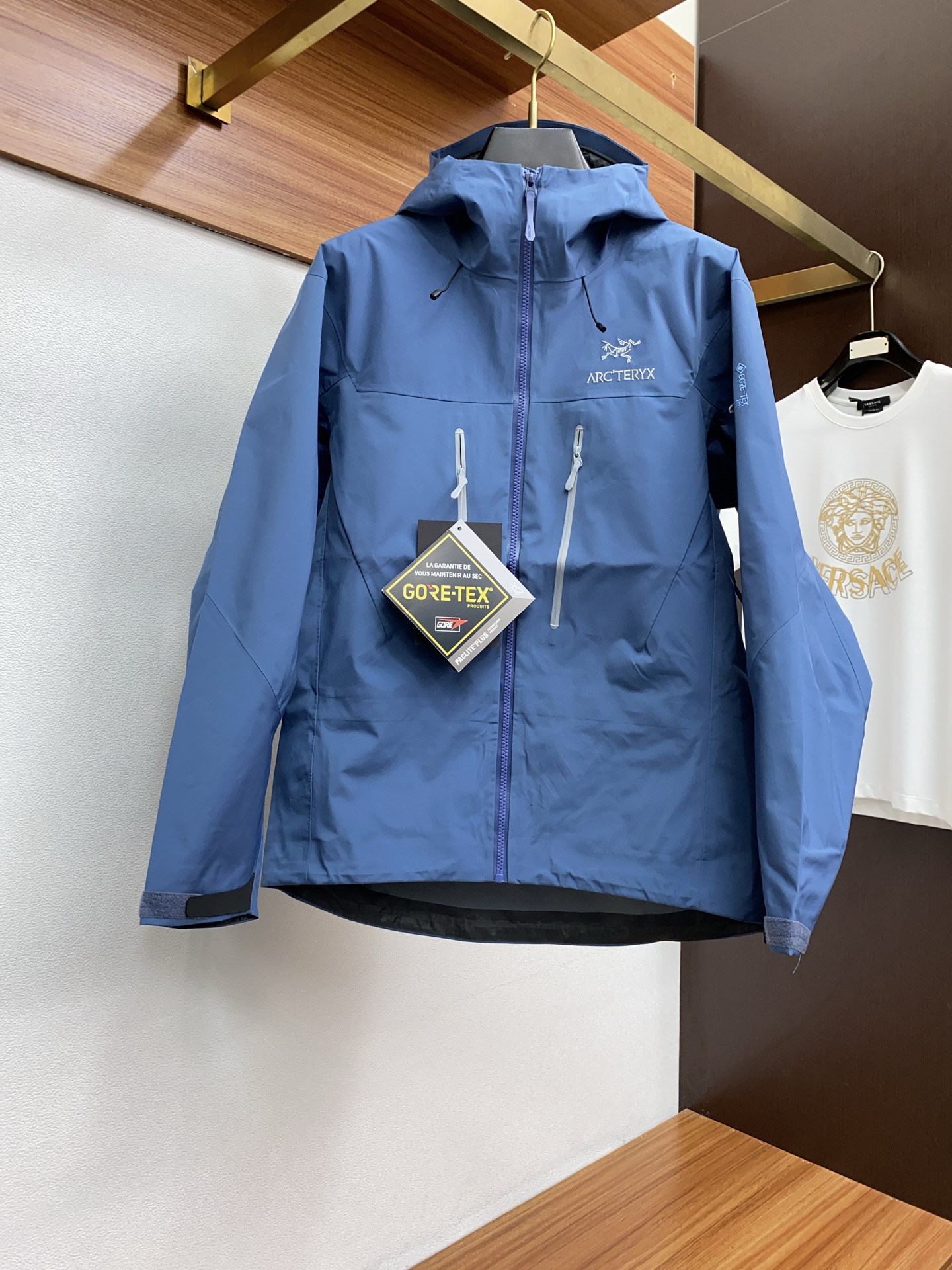NO:150450,SV seventh generation jacket ‘Archaeon bird Alpha series Sv 7th generation GORE-TEX Pro embroidered logo pattern casual sports hooded zipper hard shell jacket Size S-XXL,,loro pianaarc'teryx,hats,alexander wang19860909SV七代冲锋衣 ‘始祖鸟 Alpha系列 Sv 第7代 GORE-TEX Pro 刺绣Logo图案休闲运动连帽拉链硬壳冲锋衣 尺码S-XXL,,loro pianaarc'teryx,hats,alexander wang,Men's clothing