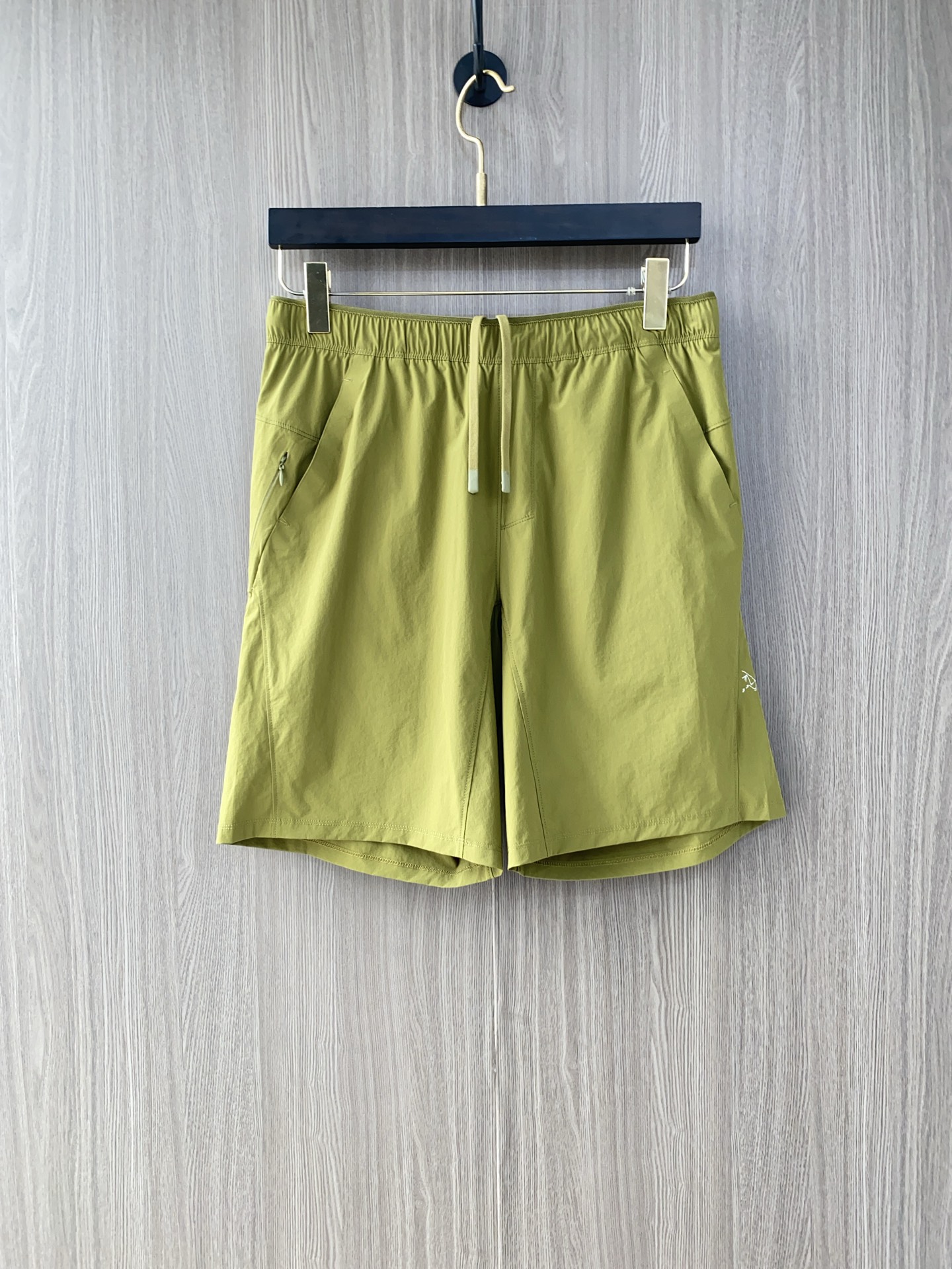 NO:135718,Archaeoptera Bird is a new spring and summer 2025 model, the latest casual shorts. The original pants are casual and versatile, casual and lazy, high-end custom imported quick-drying elastic fabric, customized craftsmanship, and full of comfort. High-end and atmospheric, does the summer taste have? First choice.M-3xL, arc'teryx, shorts, alexander wang19860909始祖鸟 2025春夏季新款,最新休闲短裤.原版裤型上身休闲百搭、随性慵懒范,高级定制进口速干弹力面料,订制工艺 舒适感爆棚.高端大气,夏天的味道有没有,首选 .M-3xL,arc'teryx,shorts,alexander wang,Men's clothing