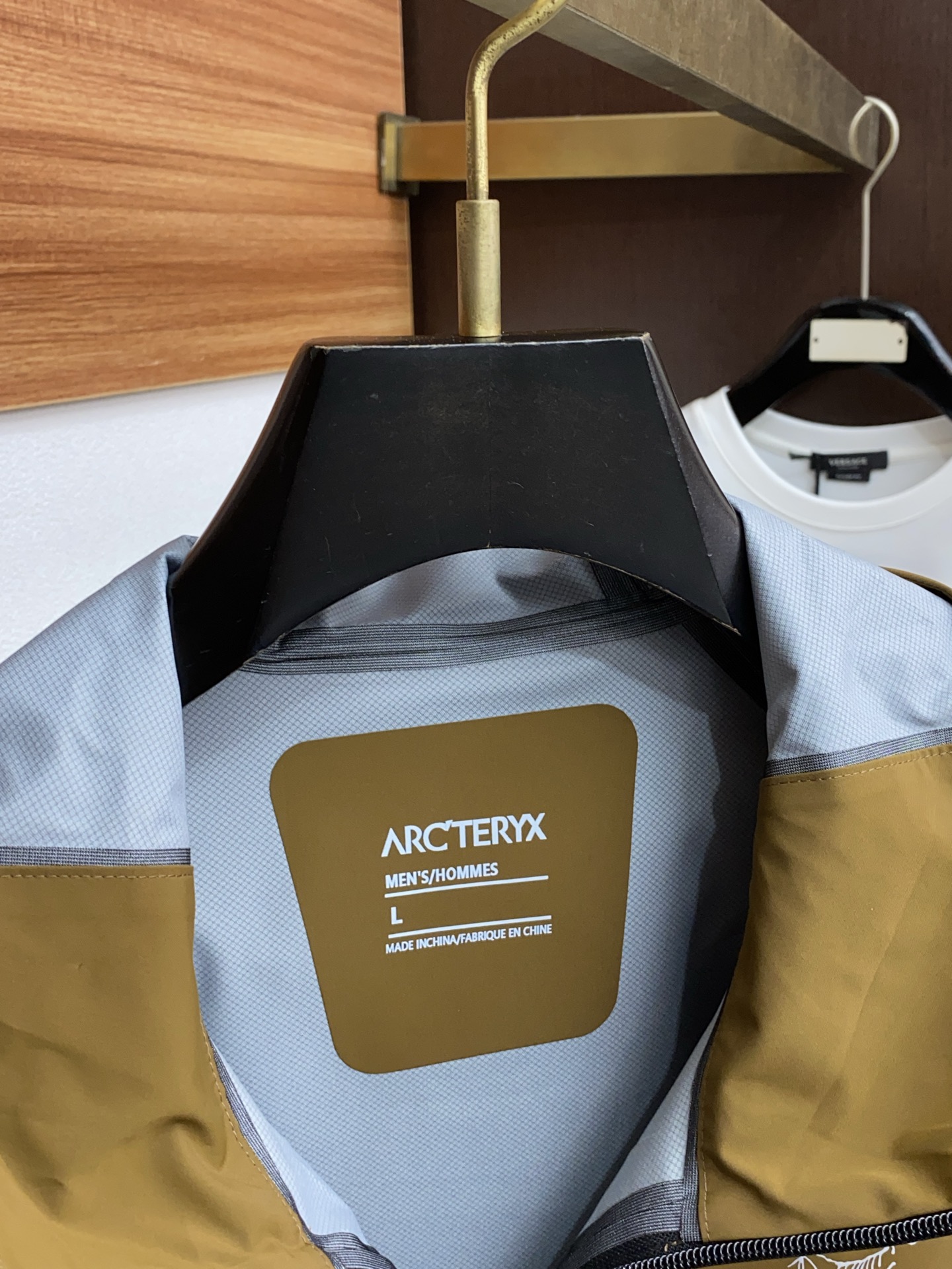 “ARCTERYX Original Bird Spring 2025 Collection: Fashionable Hats and Coats, Liquid Amino-Protein Fabrics, Elegant Design” - 图片 3