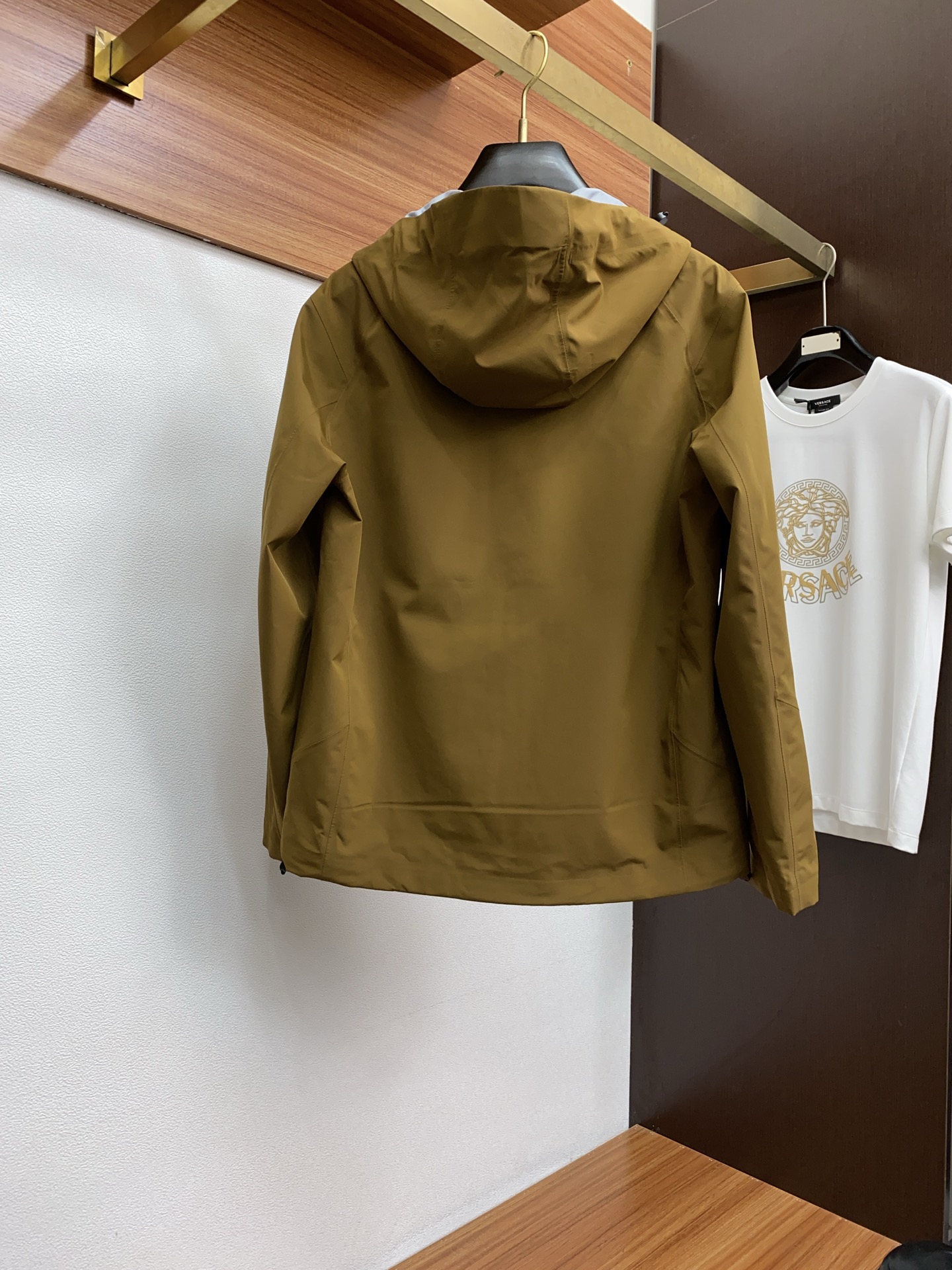 “ARCTERYX Original Bird Spring 2025 Collection: Fashionable Hats and Coats, Liquid Amino-Protein Fabrics, Elegant Design” - 图片 9
