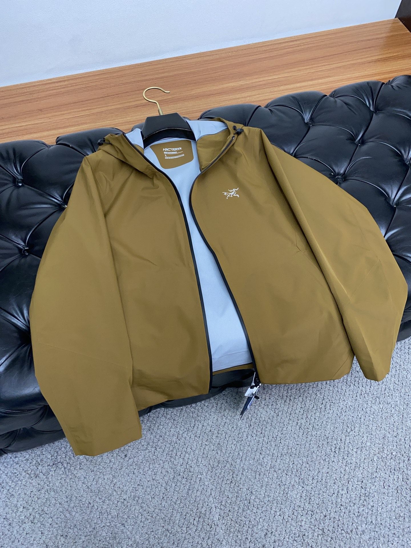 “ARCTERYX Original Bird Spring 2025 Collection: Fashionable Hats and Coats, Liquid Amino-Protein Fabrics, Elegant Design” - 图片 8
