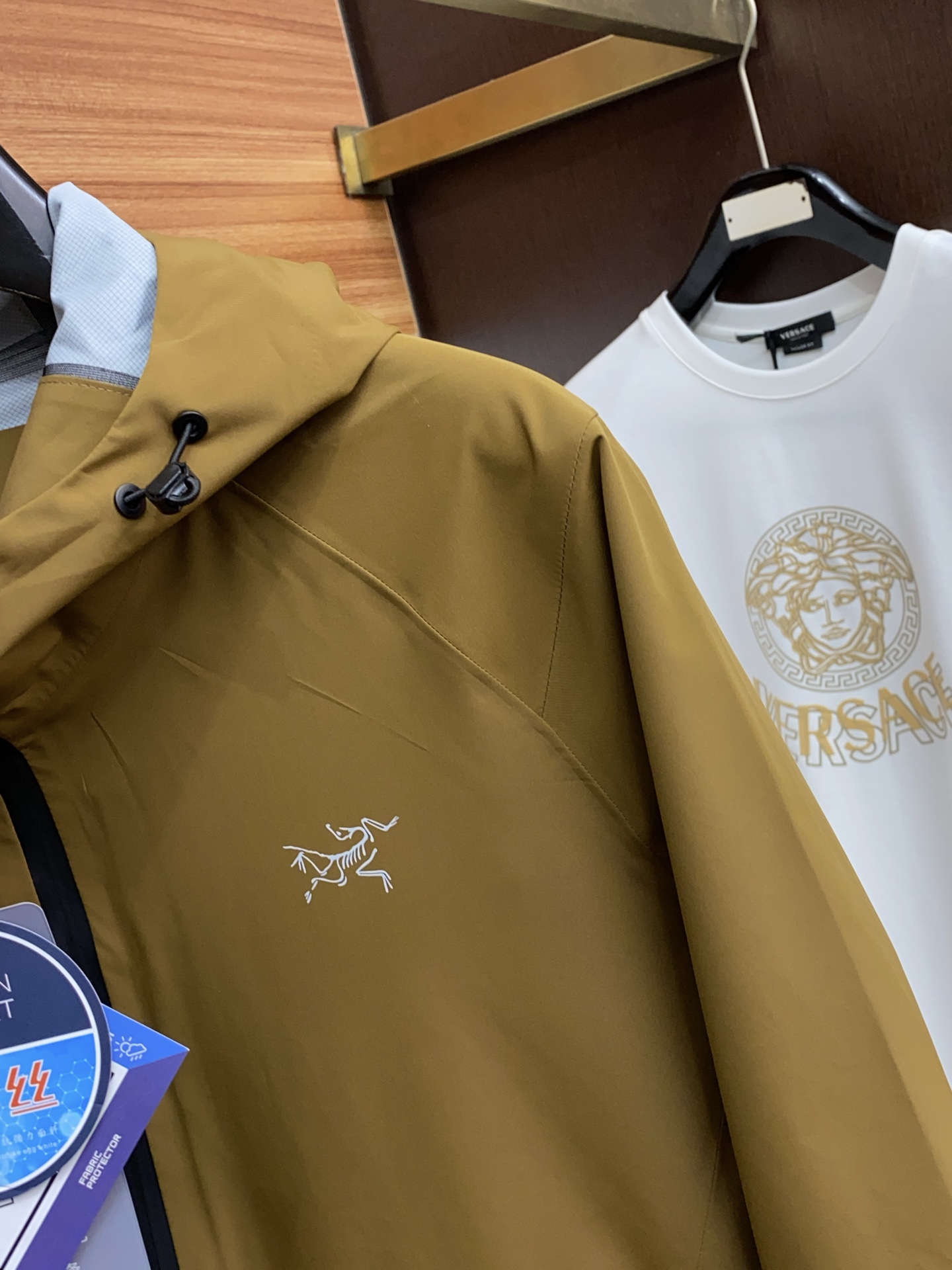“ARCTERYX Original Bird Spring 2025 Collection: Fashionable Hats and Coats, Liquid Amino-Protein Fabrics, Elegant Design” - 图片 4
