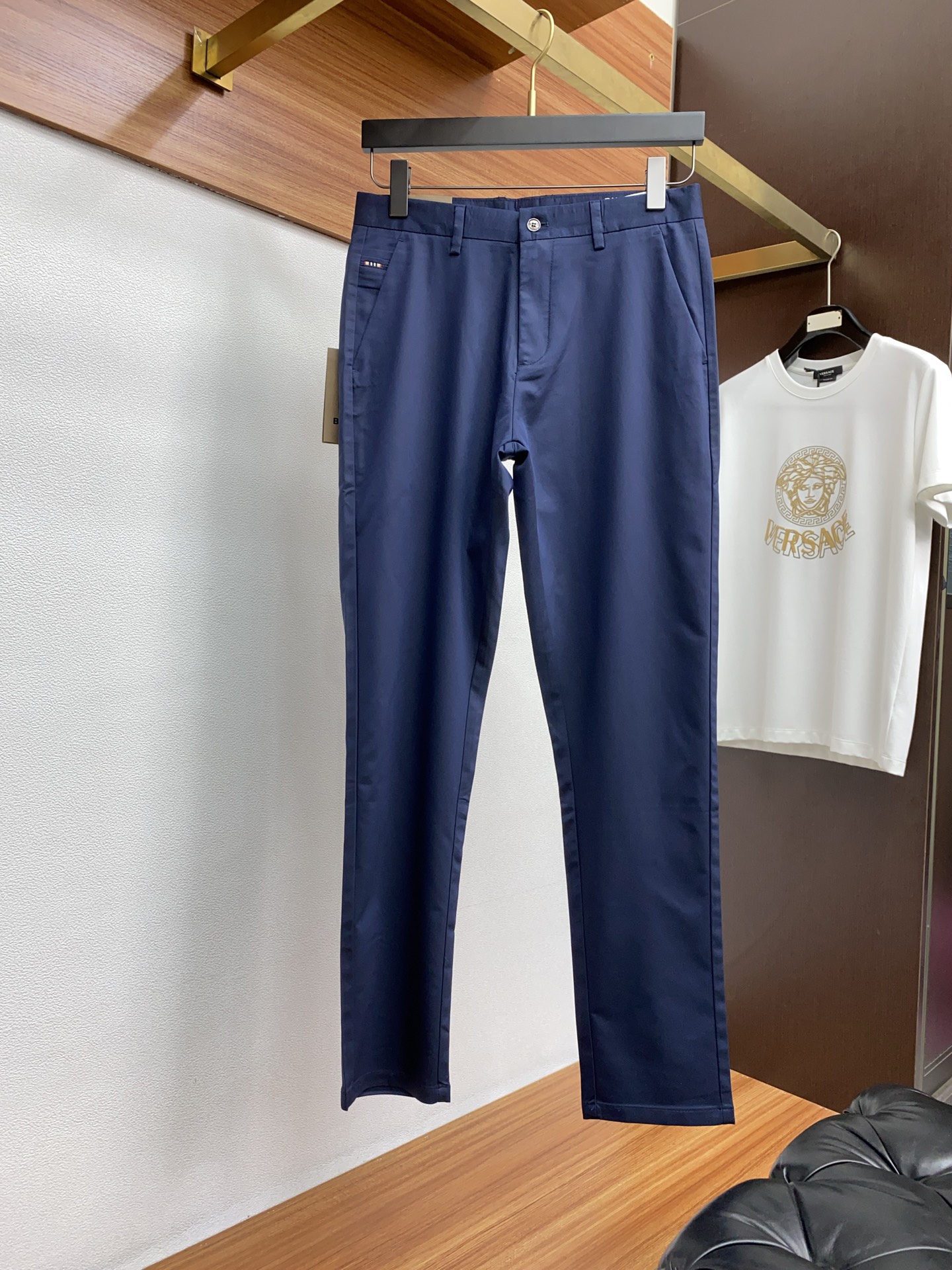  巴宝莉 2025新款 官网同步发售休闲西裤，进口定制高端面料，面料柔软舒适，胶标彰显了品牌特质，采用顶