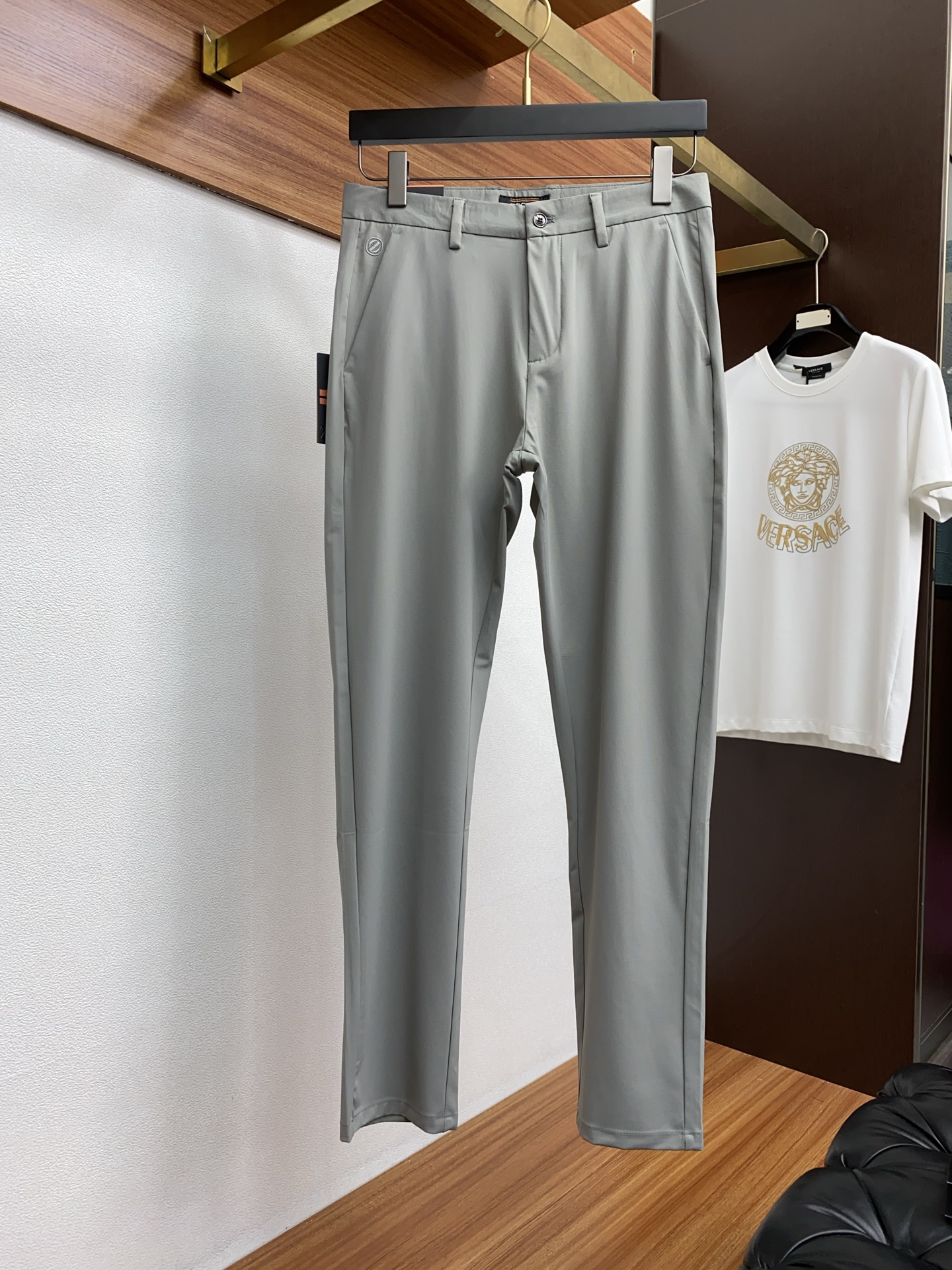  杰尼亚 2025新款 官网同步发售休闲西裤，进口定制高端面料，面料柔软舒适，胶标彰显了品牌特质，采用顶