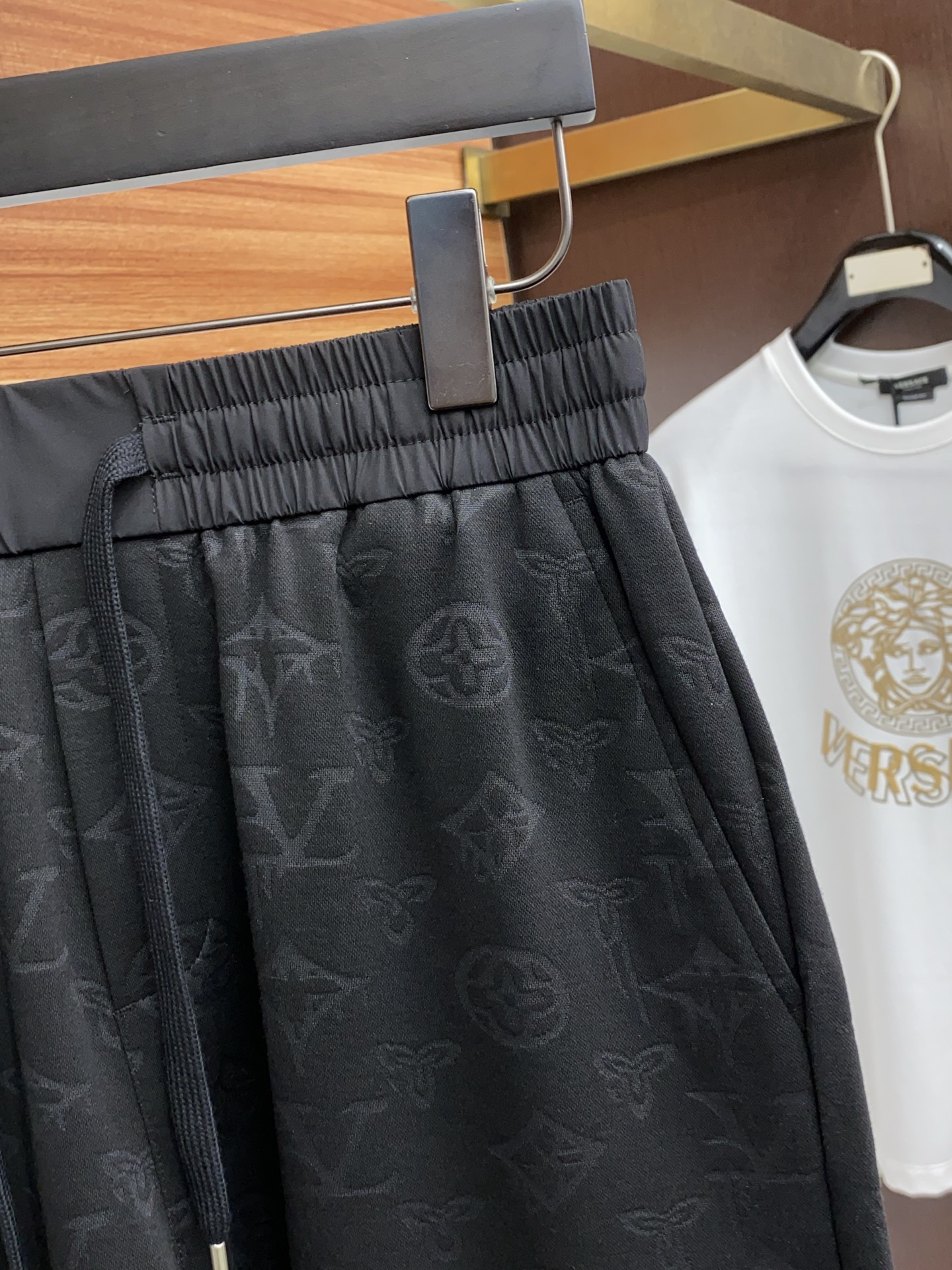 Louis Vuitton Spring 2025 Summer New Edition Leisure Shorts: Custom-Ordered Comfort and Style - 图片 3