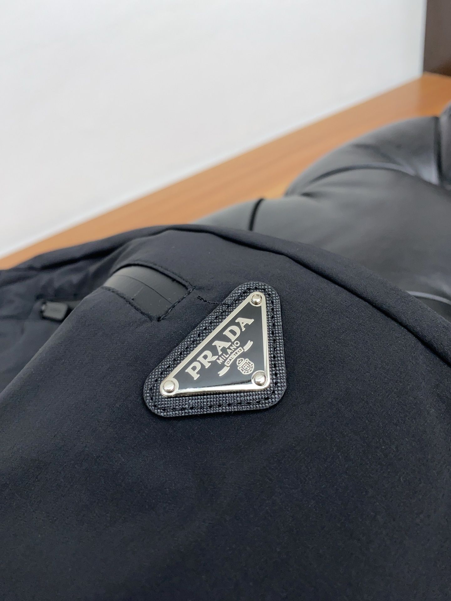 普拉达 25SS春夏新款空气层棉质宽织带抽绳休闲裤，男士经典标识时尚运动直筒休闲长裤！贸易公司渠道稀出