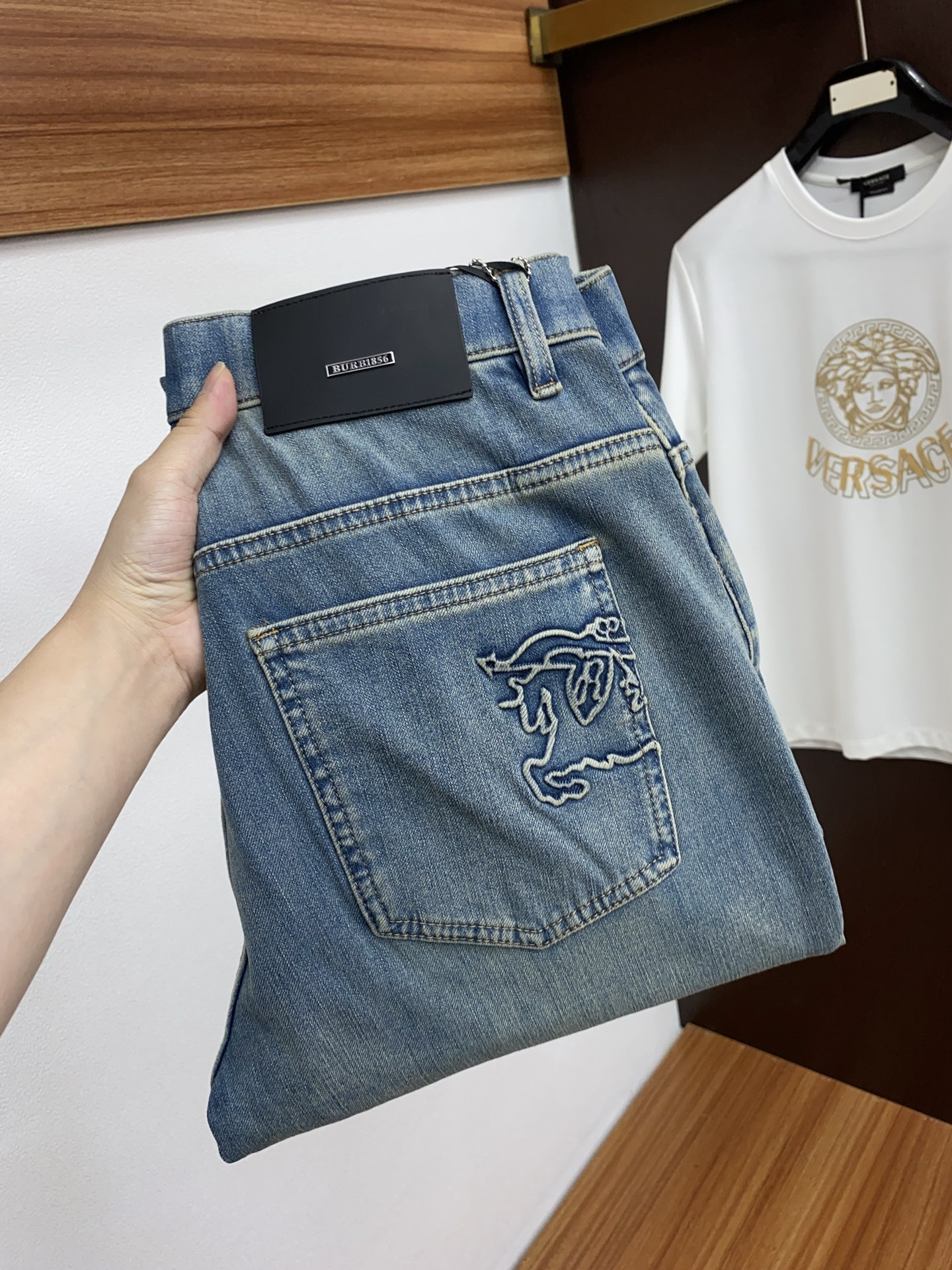  巴宝莉 2025SS早春 新品 原单男士牛仔裤纯血统品  每季必出的类型，无需质疑的热卖王牌单品，符合
