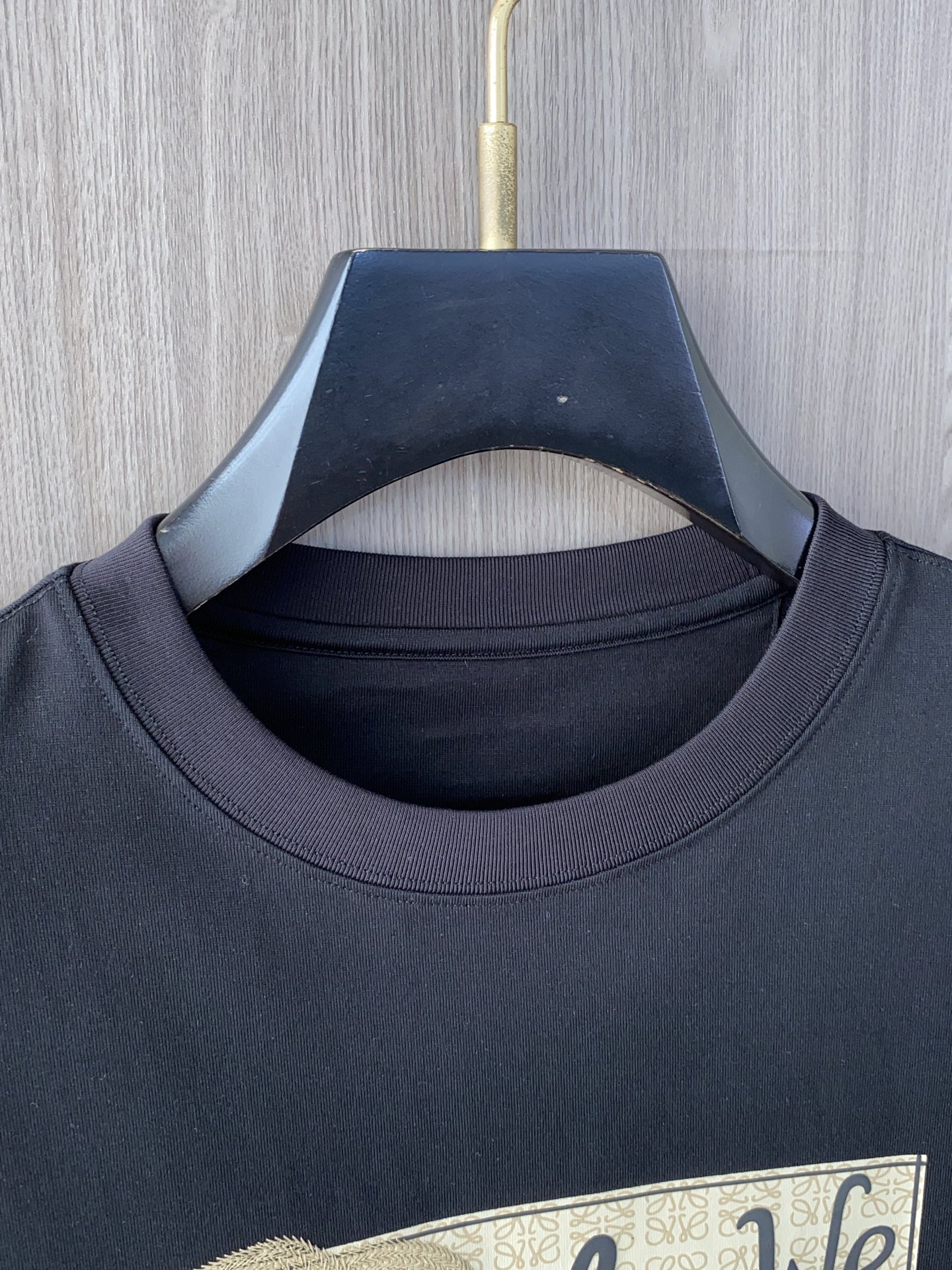 
 
Fendi 芬迪 2025SS春夏新品 短袖
……………………………………………………
❥∙Siz