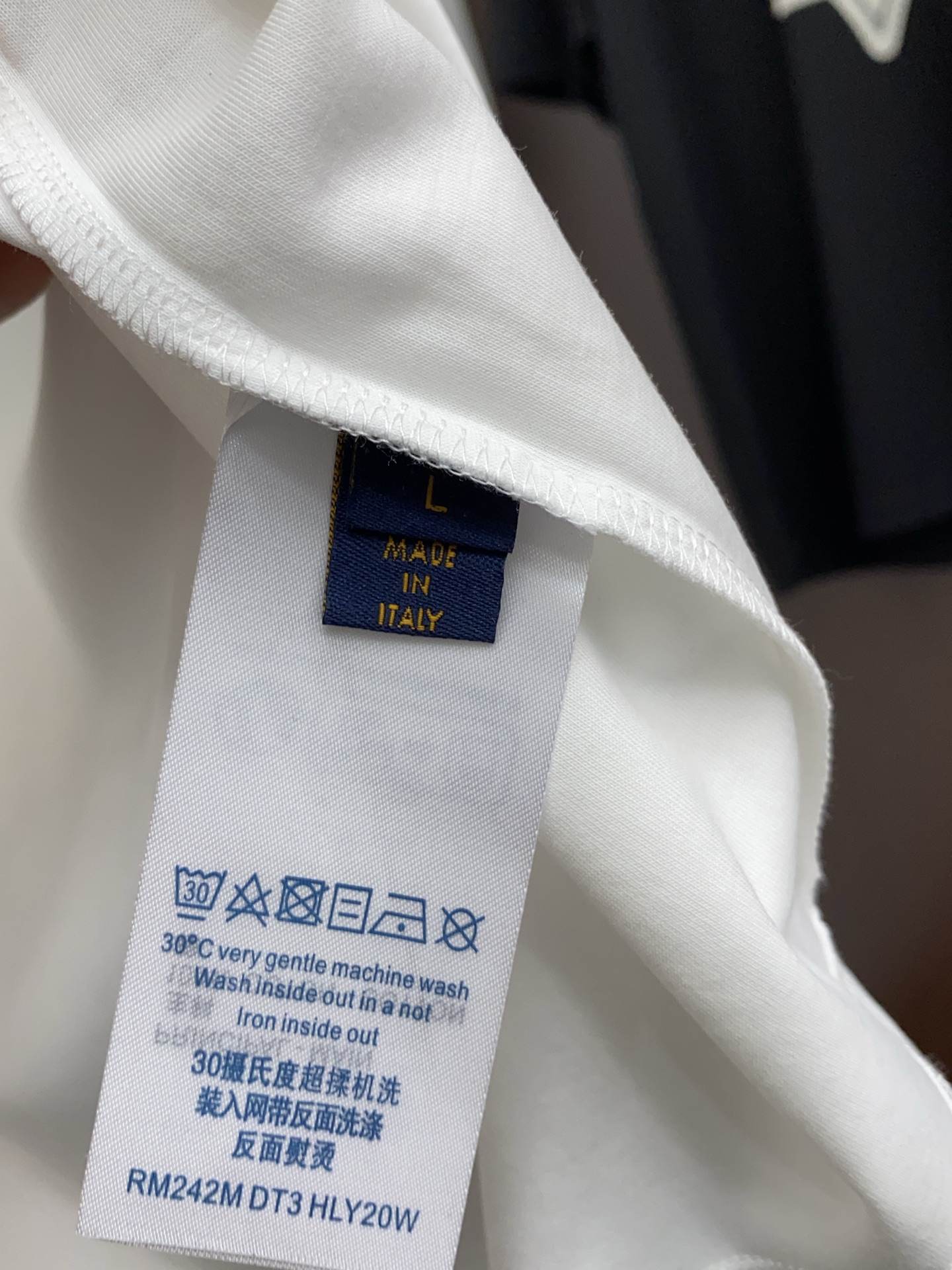  1v路易威登 2025春夏新款首发专柜最新款圆领短袖 高端订制 设计前卫时尚！品牌logo重工艺设计 