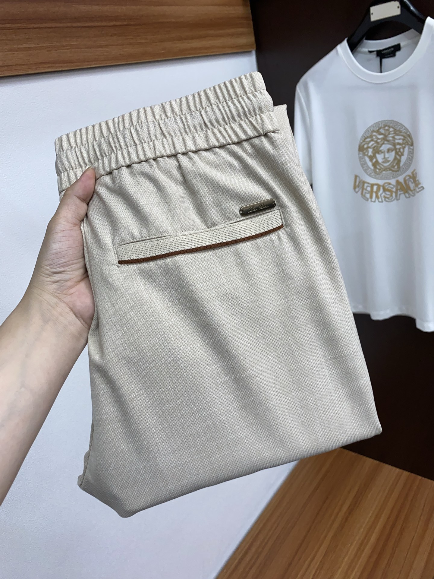 lP。 诺悠翩雅 2025春夏季新款，最新定制原版麻棉休闲裤。原版裤型上身休闲百搭、随性慵懒范，高级定