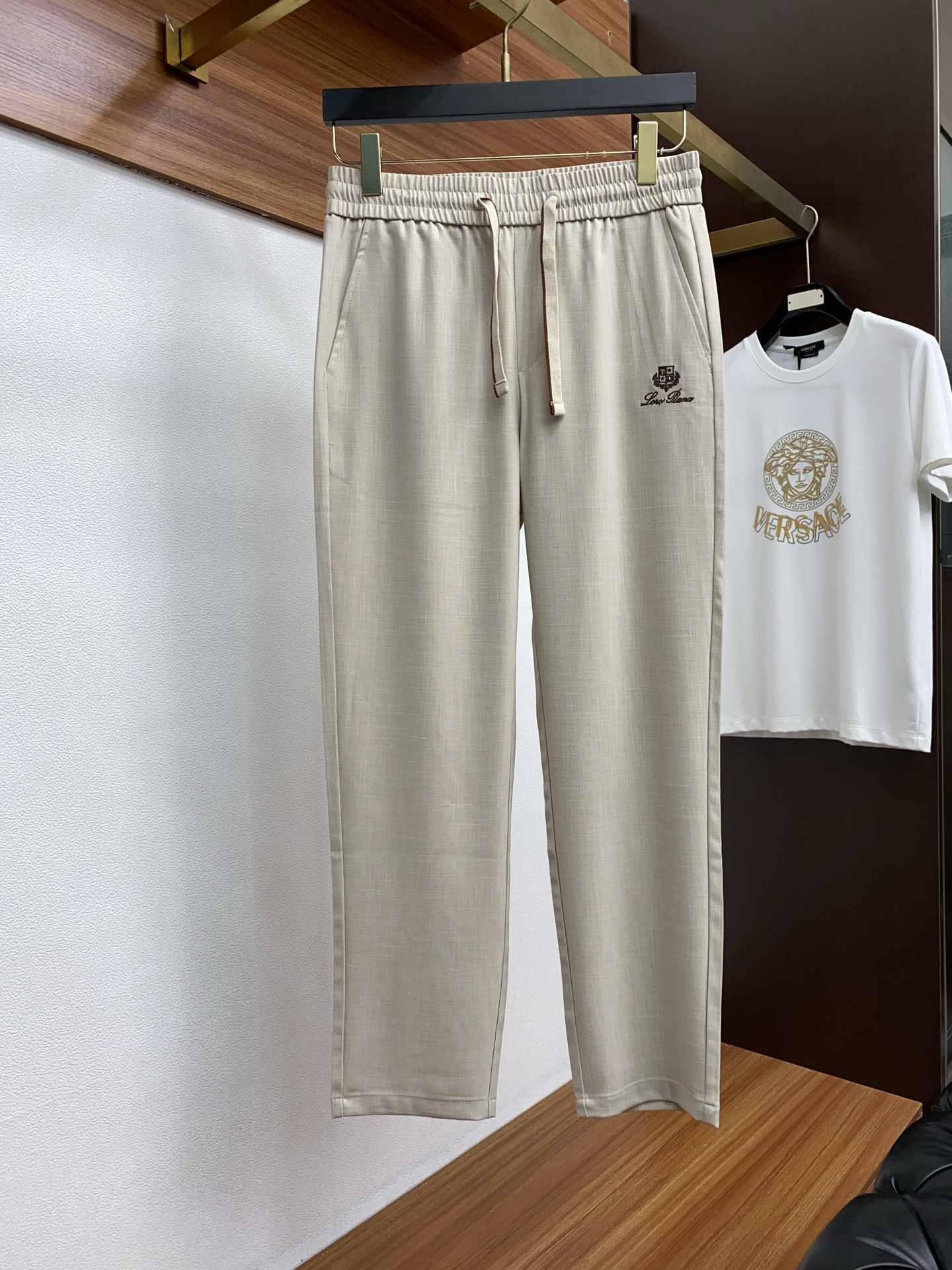  lP。 诺悠翩雅 2025春夏季新款，最新定制原版麻棉休闲裤。原版裤型上身休闲百搭、随性慵懒范，高级定