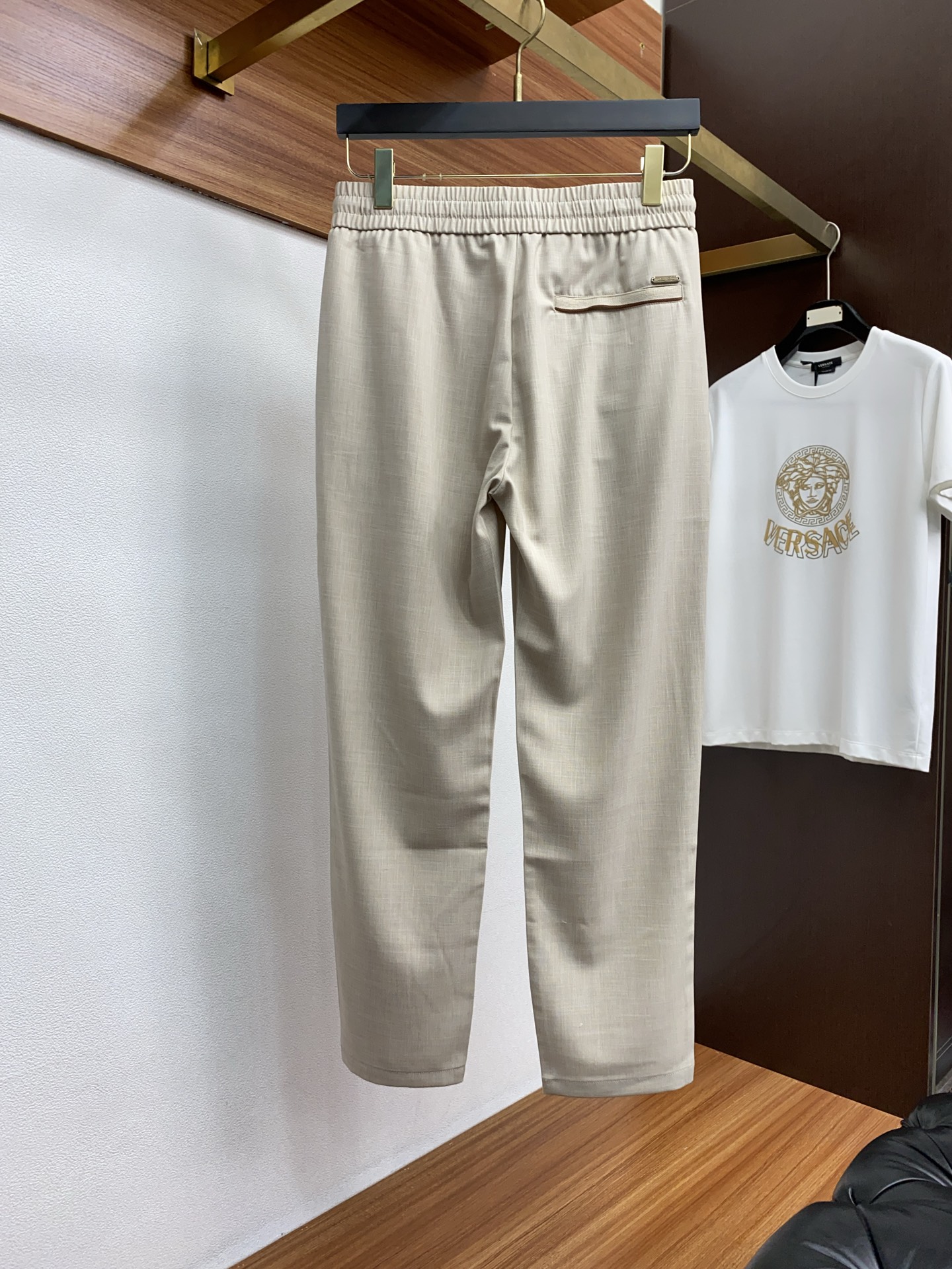  lP。 诺悠翩雅 2025春夏季新款，最新定制原版麻棉休闲裤。原版裤型上身休闲百搭、随性慵懒范，高级定