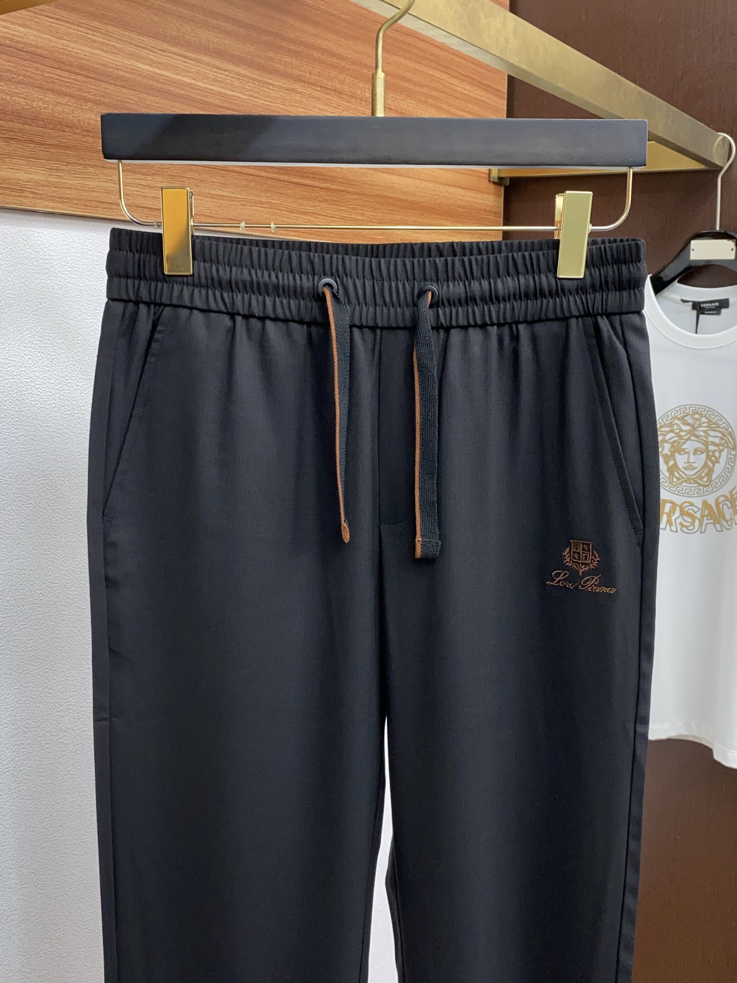  lP。 诺悠翩雅 2025春夏季新款，最新定制原版麻棉休闲裤。原版裤型上身休闲百搭、随性慵懒范，高级定
