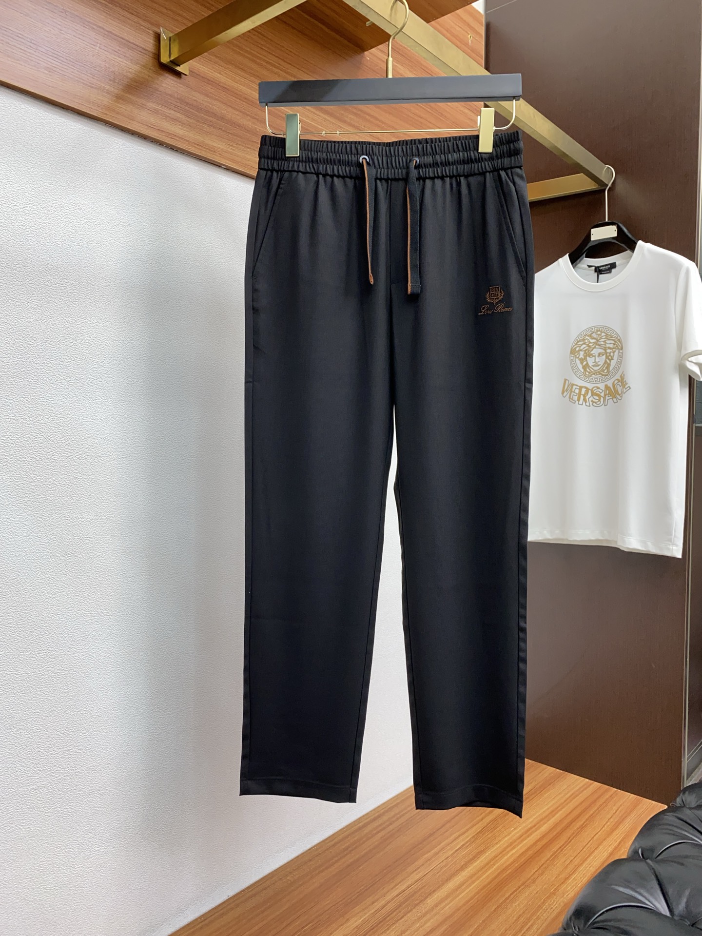  lP。 诺悠翩雅 2025春夏季新款，最新定制原版麻棉休闲裤。原版裤型上身休闲百搭、随性慵懒范，高级定