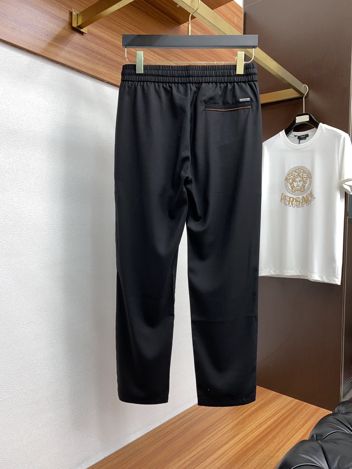  lP。 诺悠翩雅 2025春夏季新款，最新定制原版麻棉休闲裤。原版裤型上身休闲百搭、随性慵懒范，高级定