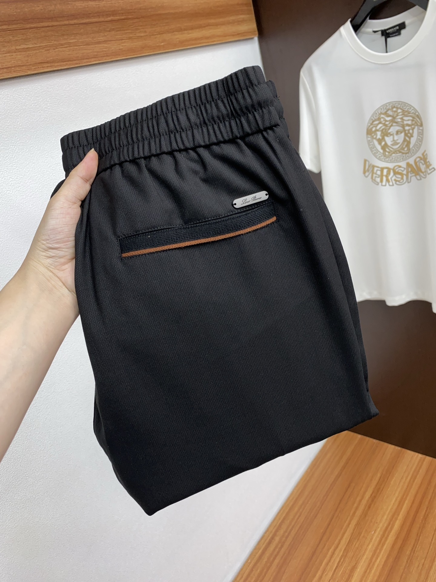  lP。 诺悠翩雅 2025春夏季新款，最新定制原版麻棉休闲裤。原版裤型上身休闲百搭、随性慵懒范，高级定