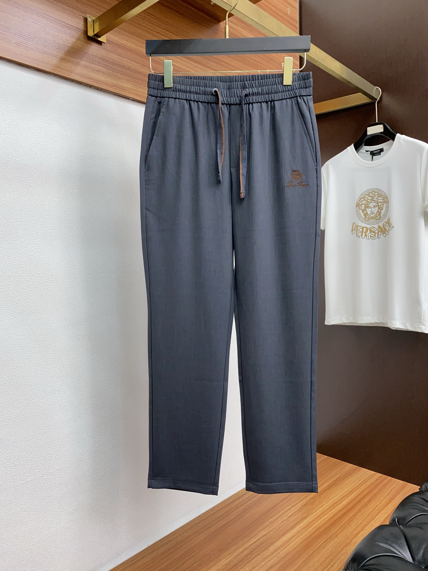 lP。 诺悠翩雅 2025春夏季新款，最新定制原版麻棉休闲裤。原版裤型上身休闲百搭、随性慵懒范，高级定