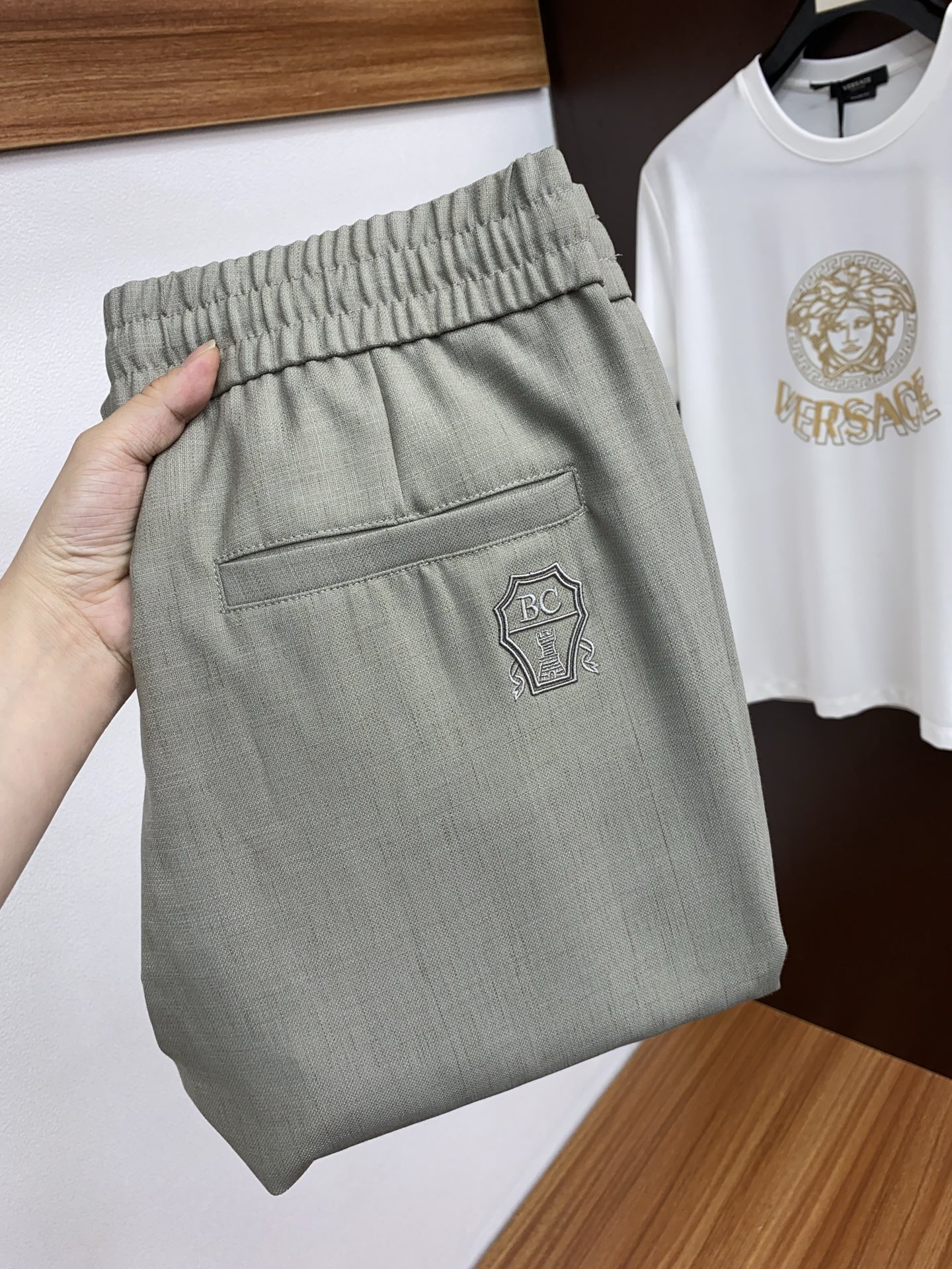  BC 2025春夏季新款，最新定制原版麻棉休闲裤。原版裤型上身休闲百搭、随性慵懒范，高级定制面料柔软舒