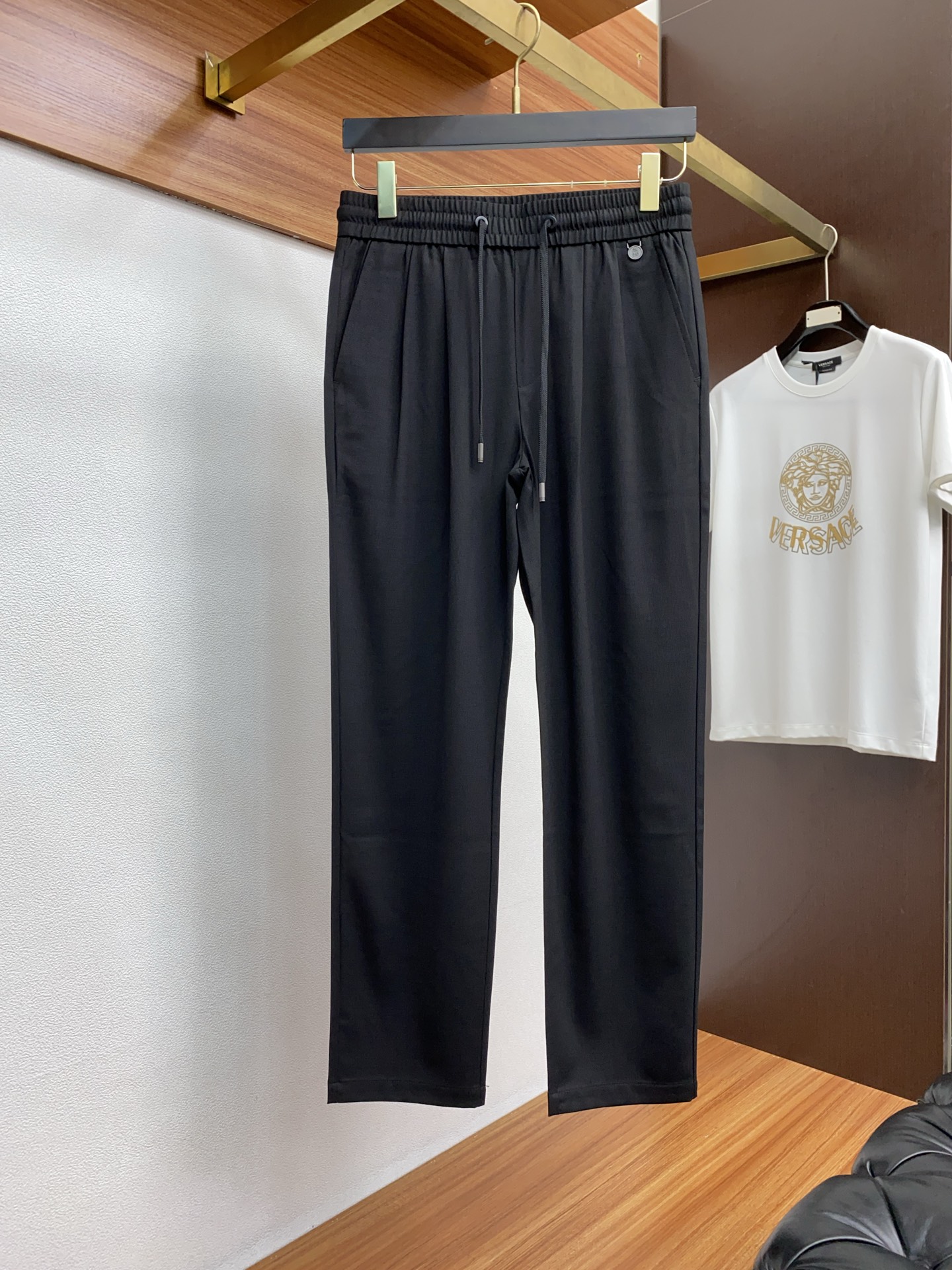 BC 2025春夏季新款，最新定制原版麻棉休闲裤。原版裤型上身休闲百搭、随性慵懒范，高级定制面料柔软舒