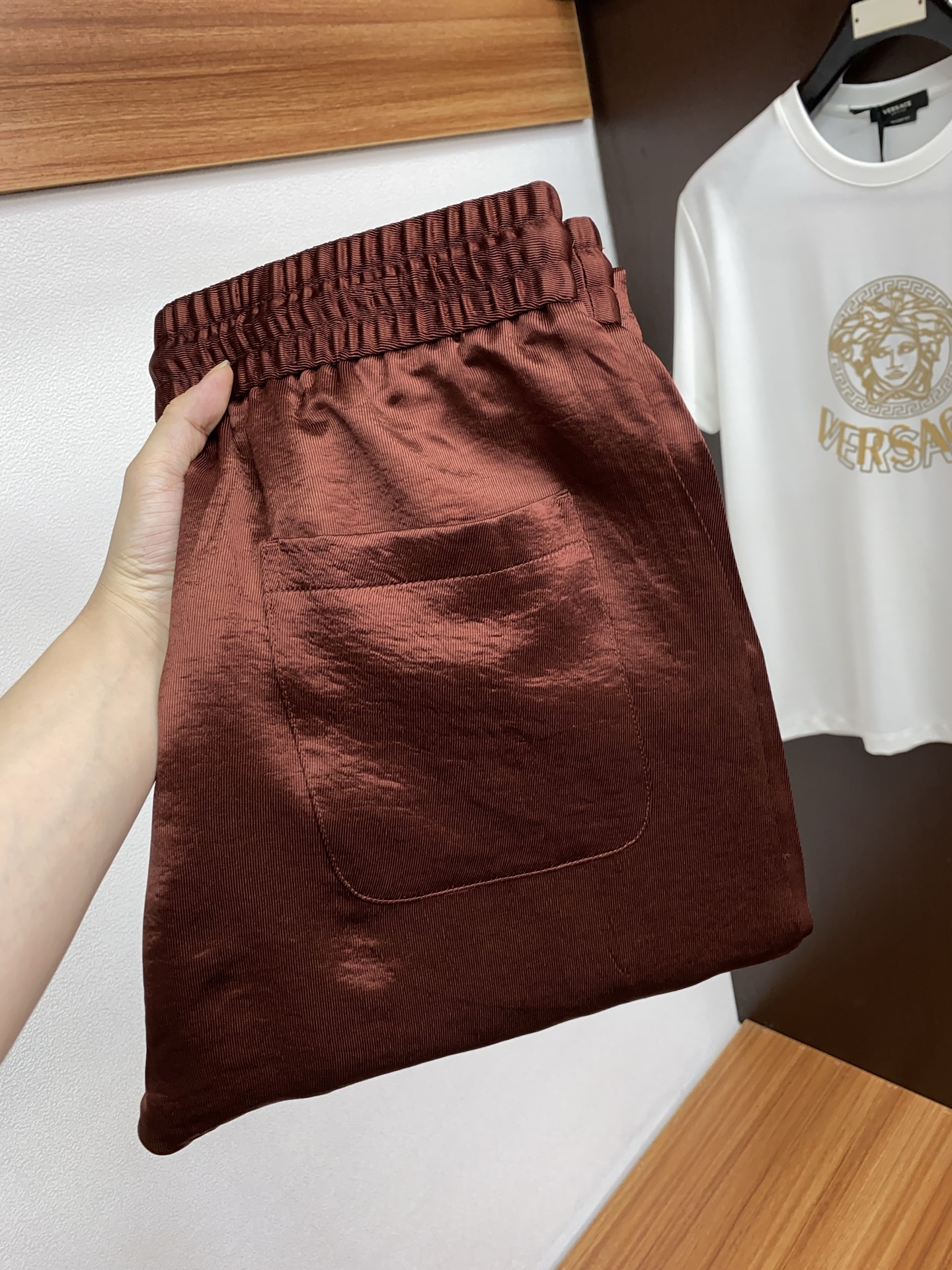 NO:448450,New in summer, high-order light luxury casual, cool acetic acid fabric, non-scalding and anti-wrinkle # Encore Red Number of codes: -,,alexander wang19860909夏季上新 高订轻奢休闲 冰凉感醋酸面料 免烫抗皱 # 安可拉红 码数: -,,alexander wang,Men's clothing