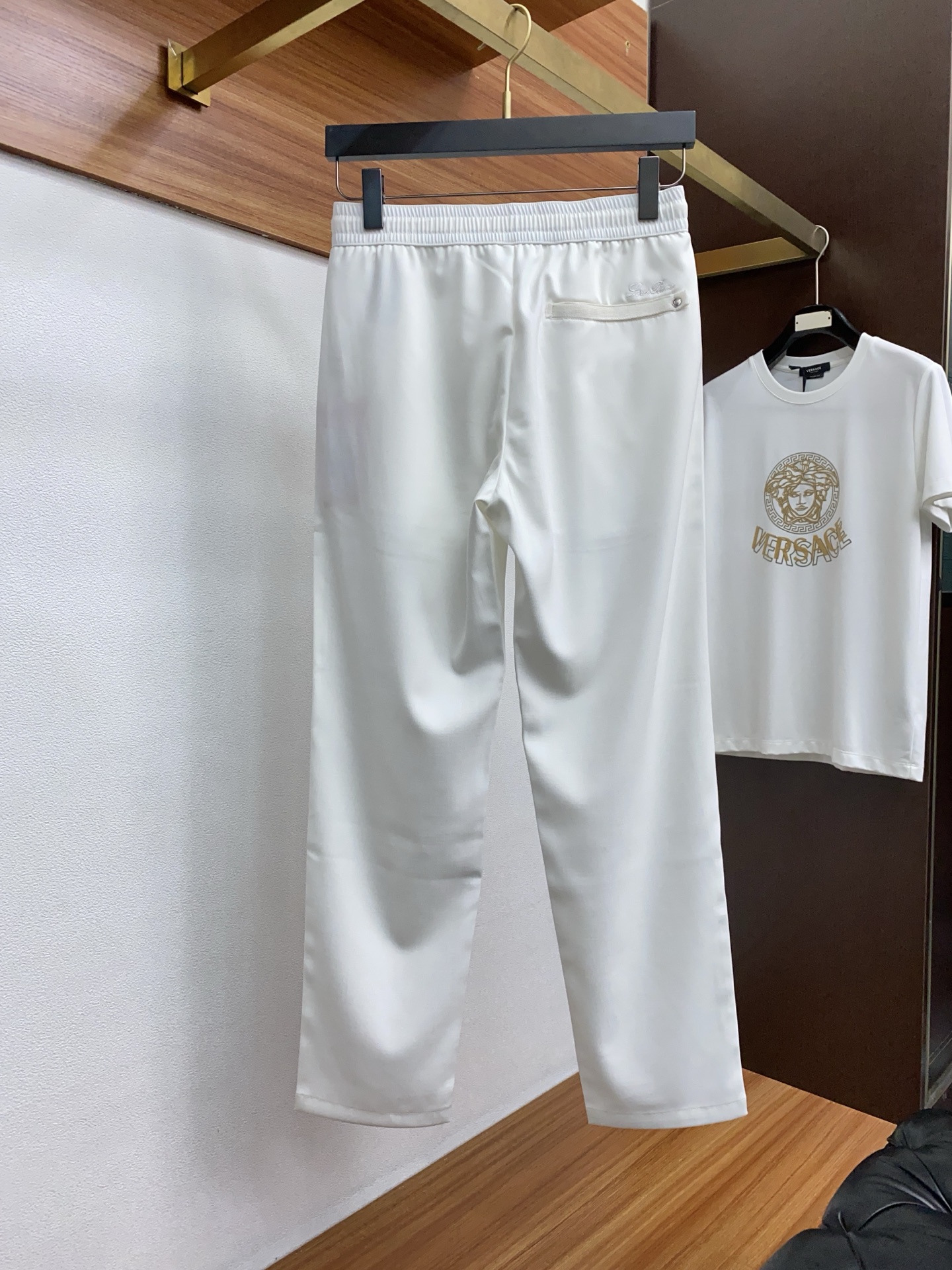  lp。 诺悠翩雅 2025春夏季新款，最新定制原版纯棉休闲裤。原版裤型上身休闲百搭、随性慵懒范，高级定