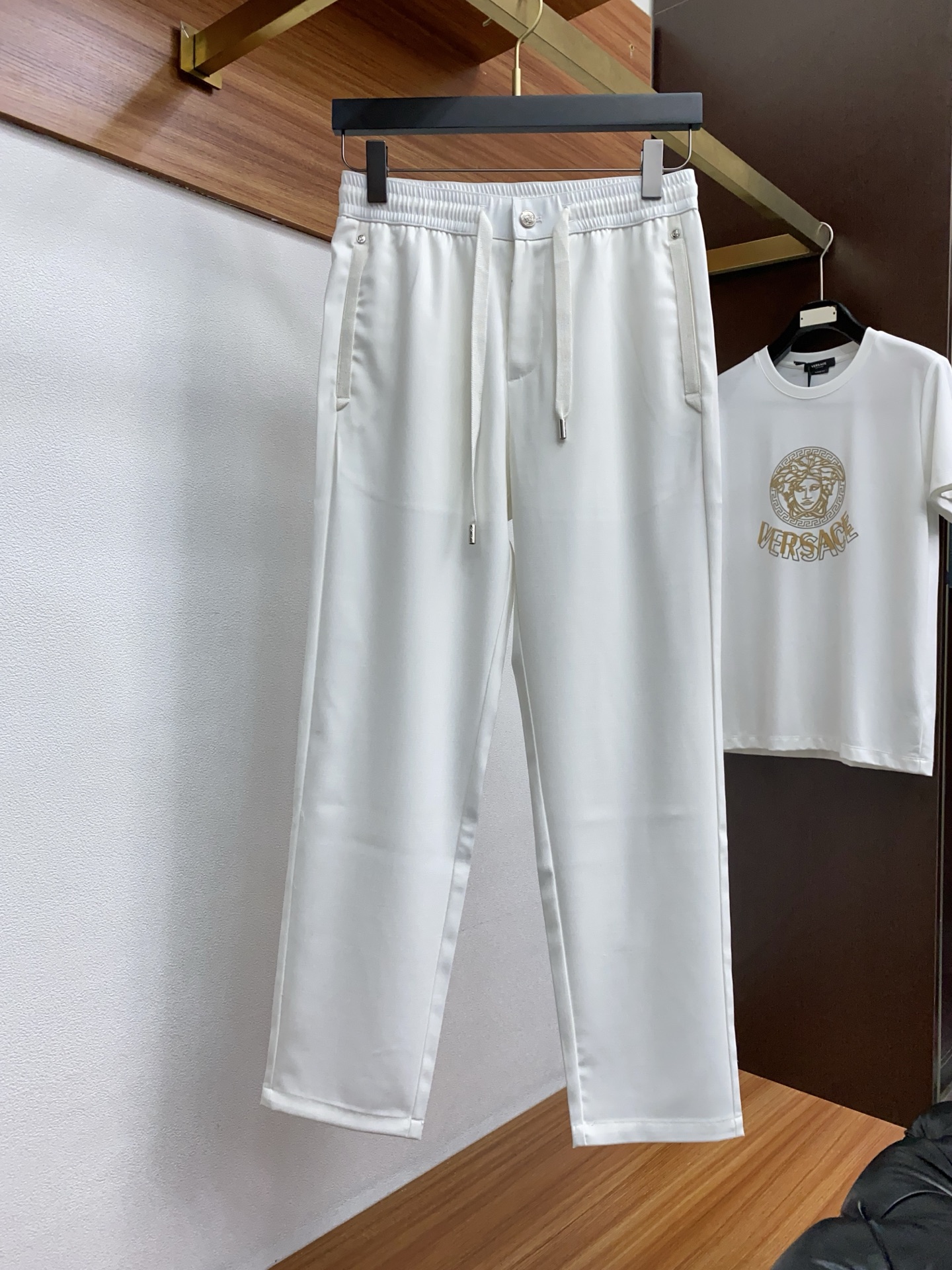  lp。 诺悠翩雅 2025春夏季新款，最新定制原版纯棉休闲裤。原版裤型上身休闲百搭、随性慵懒范，高级定