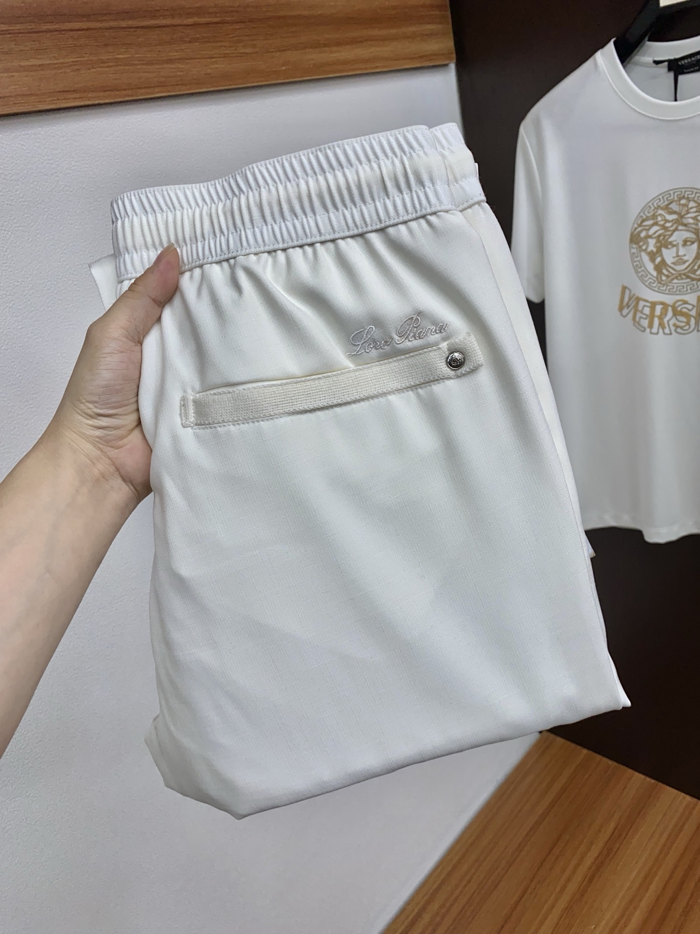  lp。 诺悠翩雅 2025春夏季新款，最新定制原版纯棉休闲裤。原版裤型上身休闲百搭、随性慵懒范，高级定