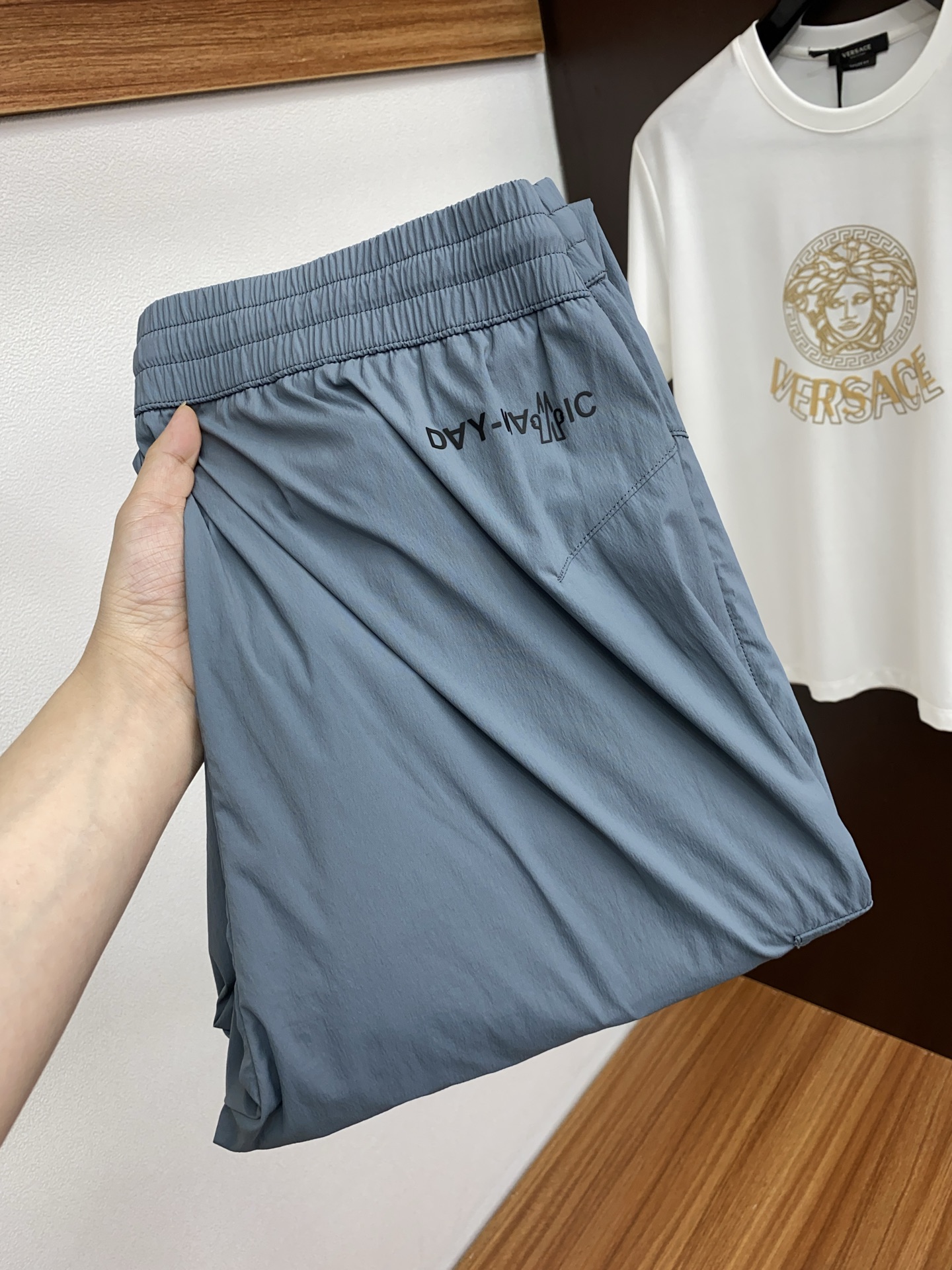 NO:448354,New in summer, high-order light luxury casual, high-order outdoor quick-drying fabric # light blue, number of codes: -,,alexander wang19860909夏季上新 高订轻奢休闲 高订户外速干面料 # 浅蓝色 码数: -,,alexander wang,Men's clothing