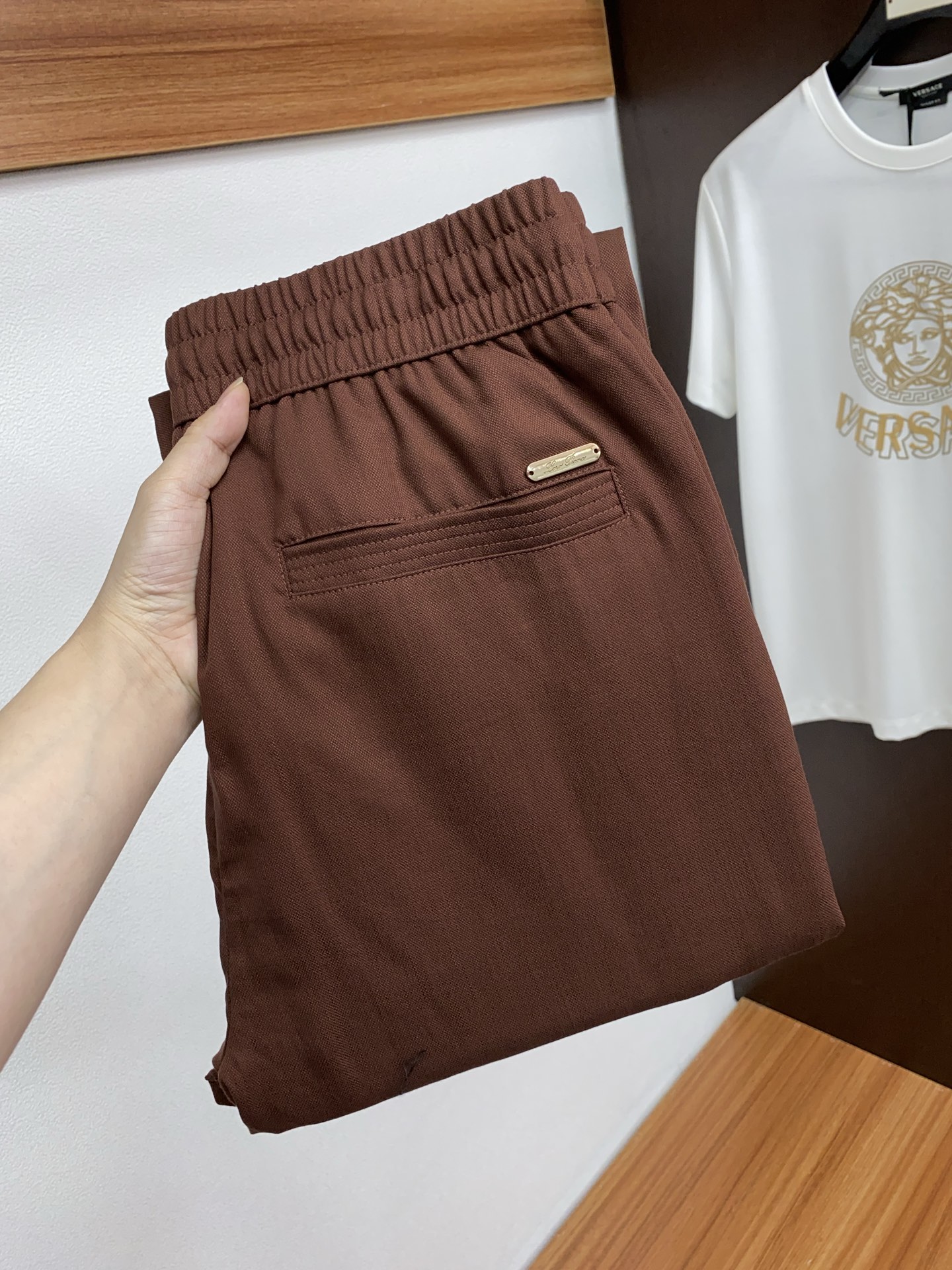 NO:448429,New in summer, high-order light luxury casual, sand-washed silk fabric, non-scalding and anti-wrinkle # Encore Red Number of codes: -,,alexander wang19860909夏季上新 高订轻奢休闲 砂洗天丝面料 免烫抗皱 # 安可拉红 码数: -,,alexander wang,Men's clothing