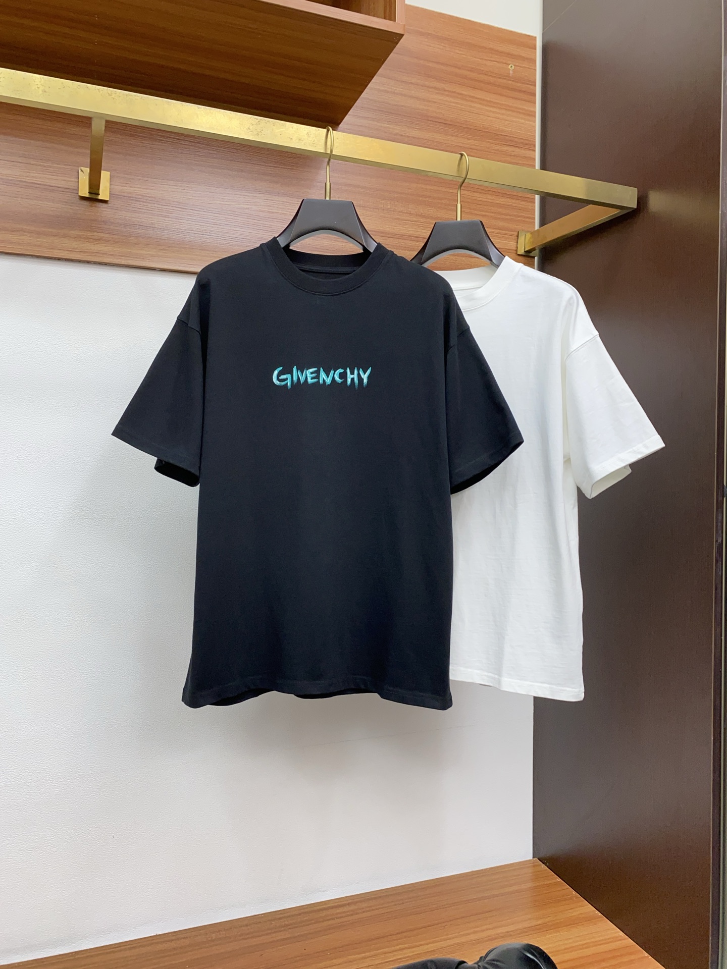  纪梵希  xs-L 阔版 2025春夏AW新品，时尚休闲圆领短袖T恤，专柜同步有售，原单狠货，进口原版