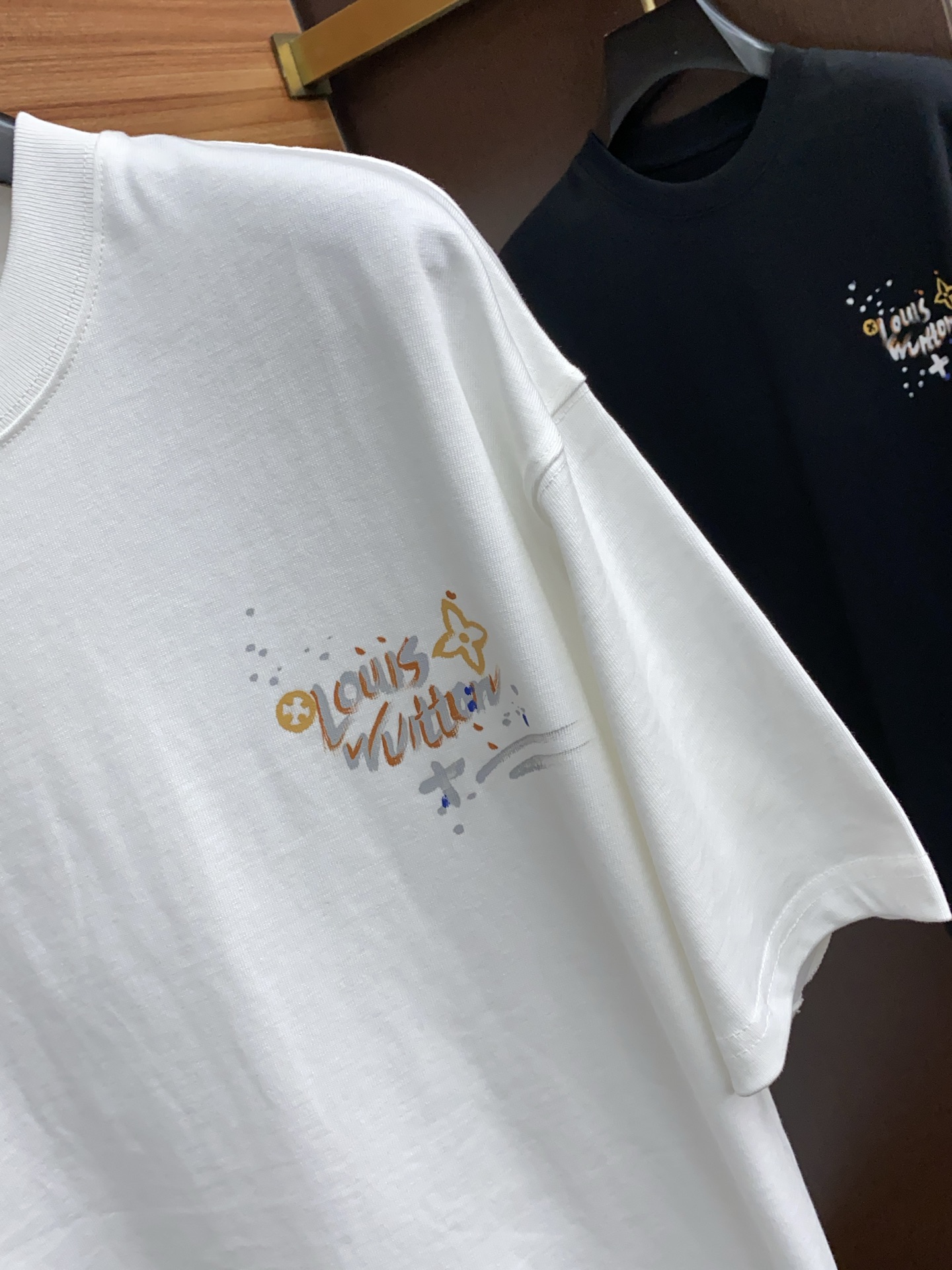  巴黎世家 xs-L 阔版 2025春夏AW新品，时尚休闲圆领短袖T恤，专柜同步有售，原单狠货，进口原版