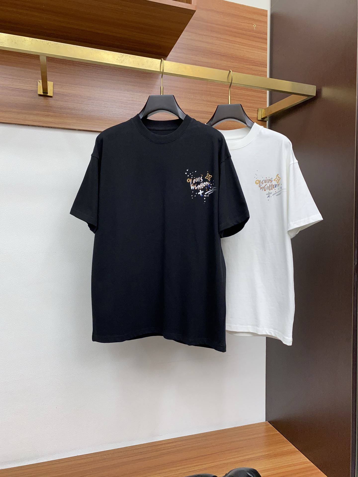  巴黎世家 xs-L 阔版 2025春夏AW新品，时尚休闲圆领短袖T恤，专柜同步有售，原单狠货，进口原版