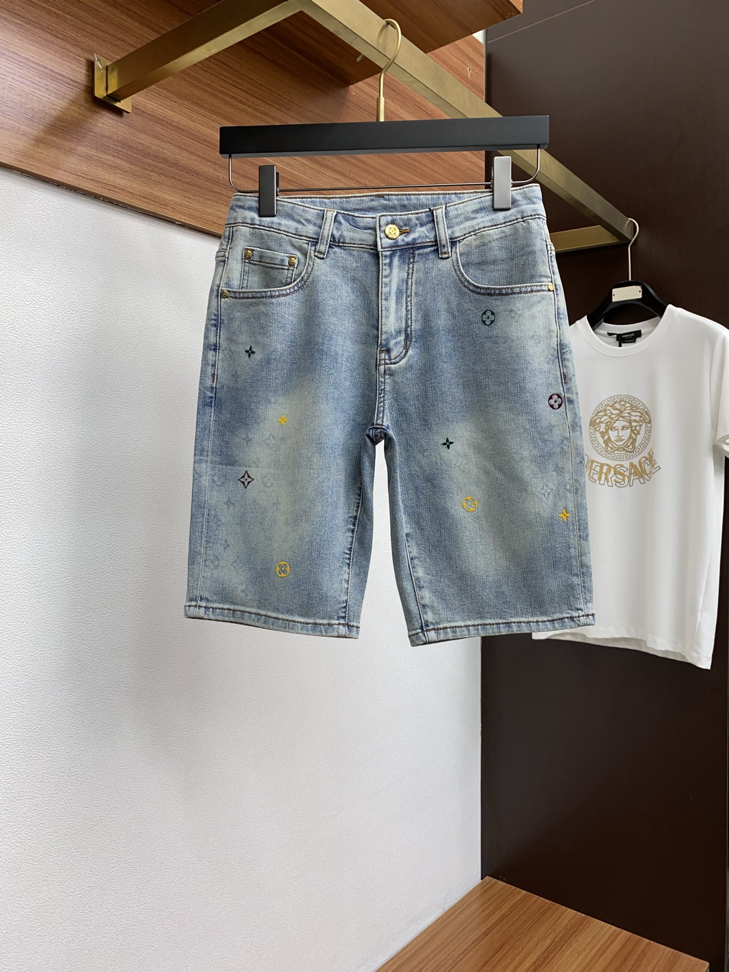  1v 路易威登 2025SS早春 新品 原单男士水洗牛仔短裤纯血统品 G柜7000+ 
每季必出的类型