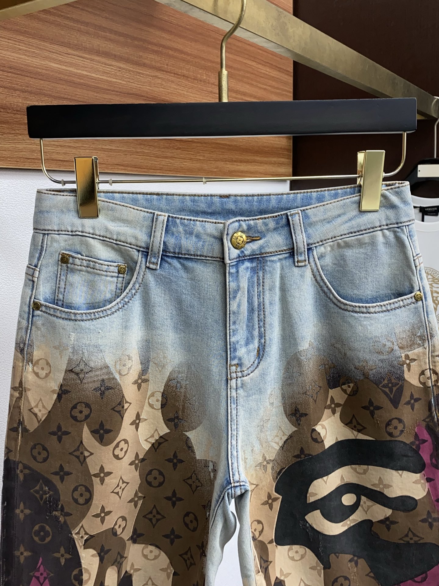  1v 路易威登 2025SS早春 新品 原单男士水洗牛仔短裤纯血统品 
每季必出的类型，无需质疑的热卖