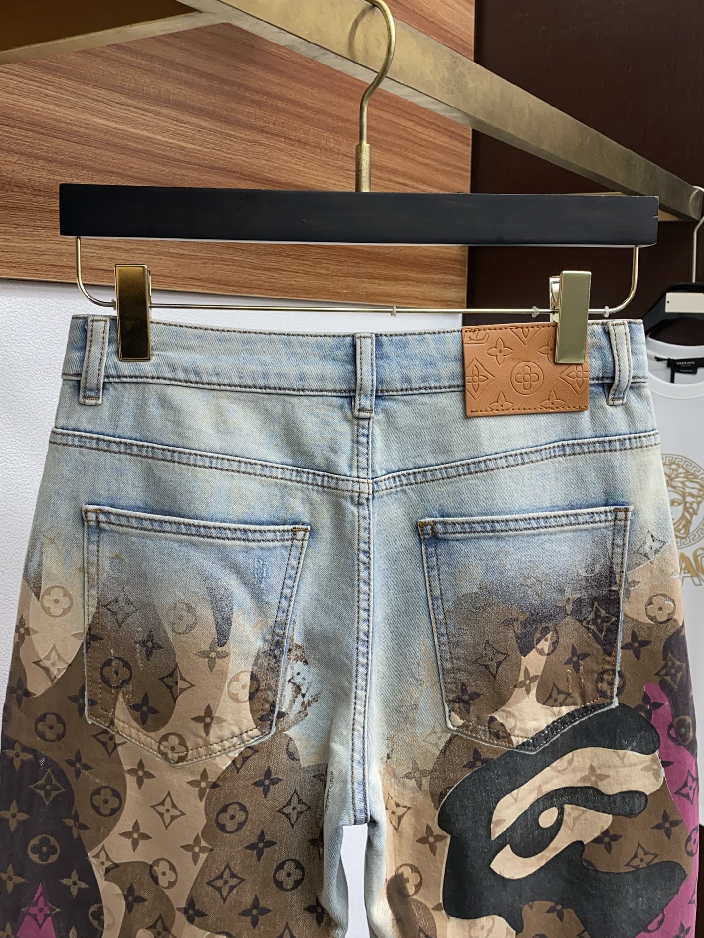  1v 路易威登 2025SS早春 新品 原单男士水洗牛仔短裤纯血统品 
每季必出的类型，无需质疑的热卖