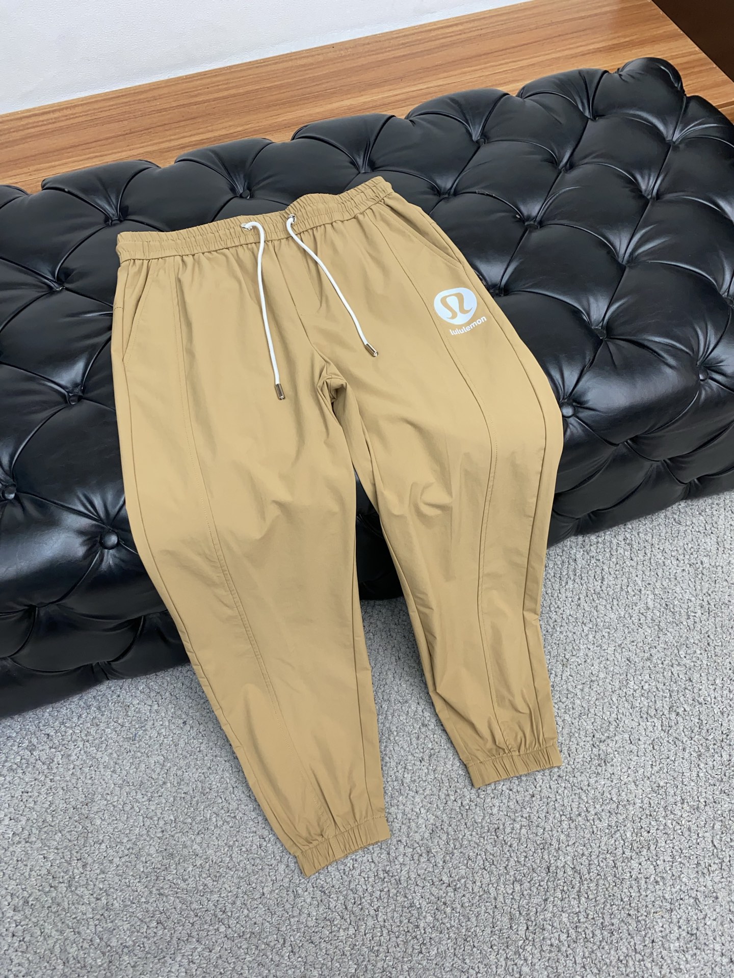 “High-Quality Fashion Leisure Pants: Custom Fabric and Stylish Tops with Latest Hardware Supplement” - 图片 8