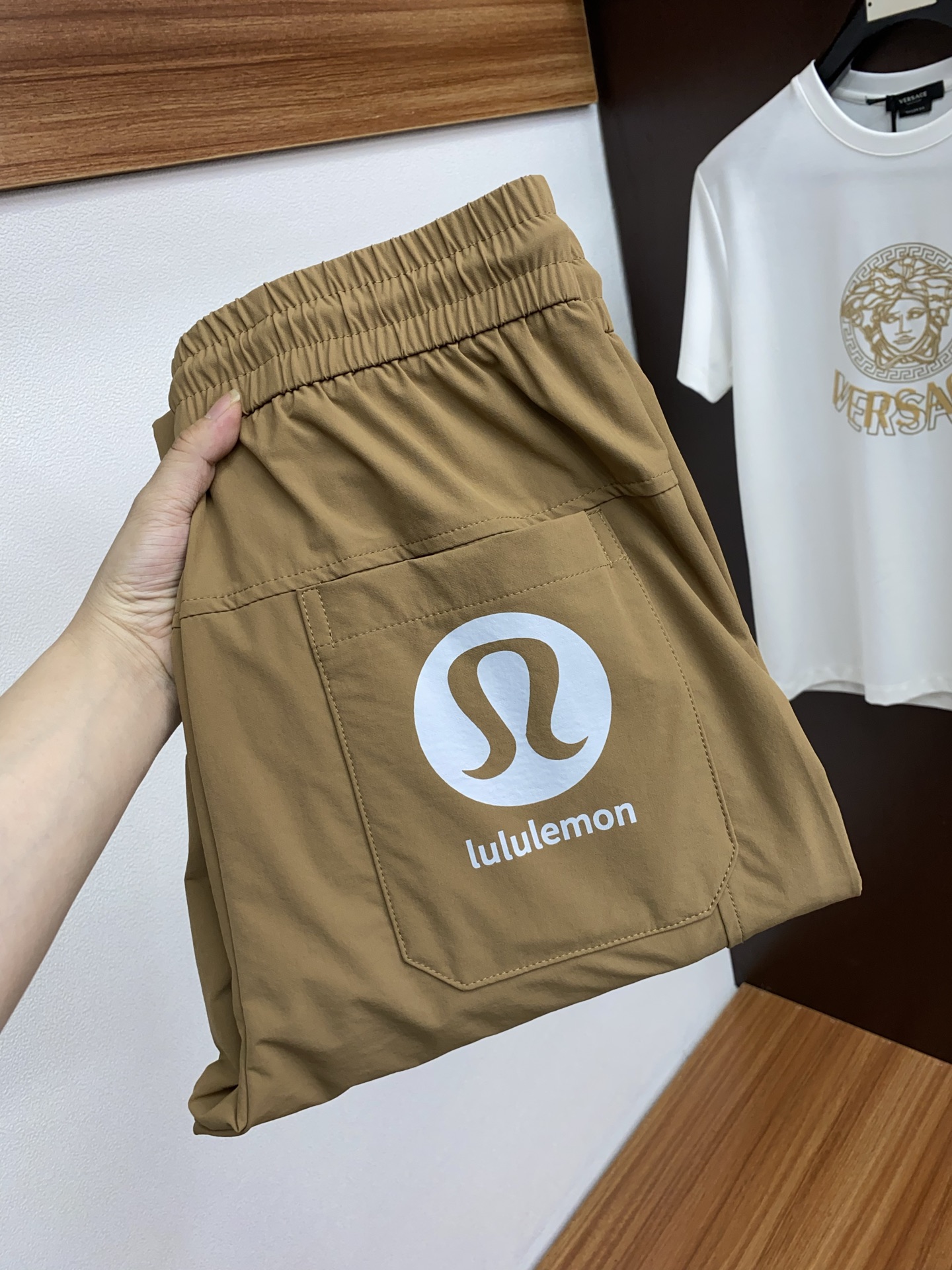 “High-Quality Fashion Leisure Pants: Custom Fabric and Stylish Tops with Latest Hardware Supplement” - 图片 1