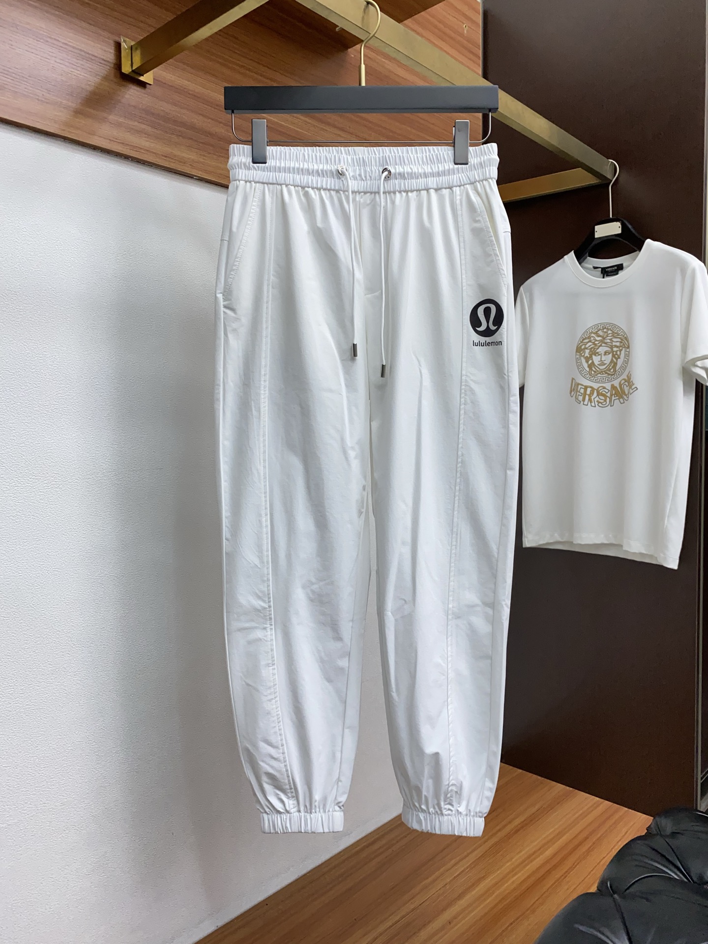 “New P554 LuLu Counter: High-Quality Fashion Leisure Pants with Custom-Made Fabric and Stylish Tops” - 图片 2