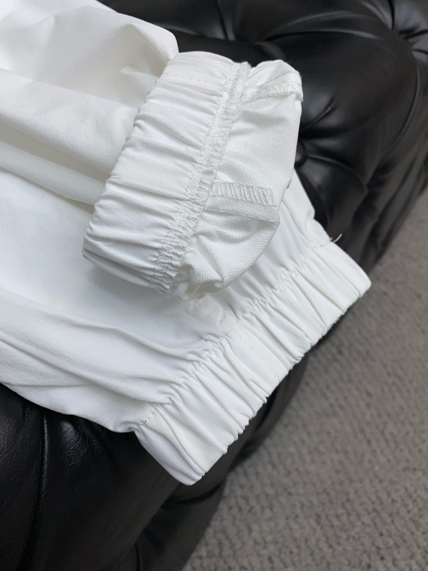 “New P554 LuLu Counter: High-Quality Fashion Leisure Pants with Custom-Made Fabric and Stylish Tops” - 图片 7