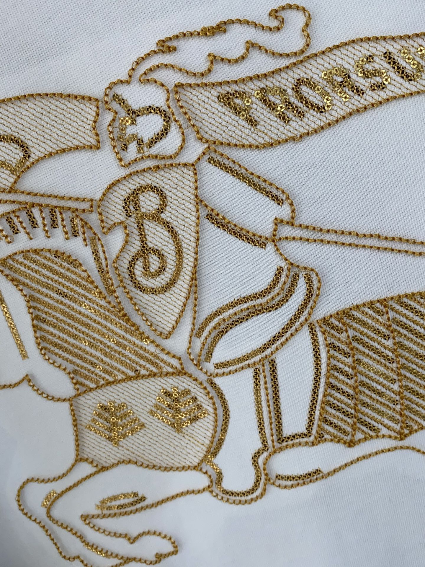  巴宝莉 ss新工艺logo纯棉质阔版圆领男士短袖T恤，新季新推系列将标识巧妙融入设计，塑就一系列充满复