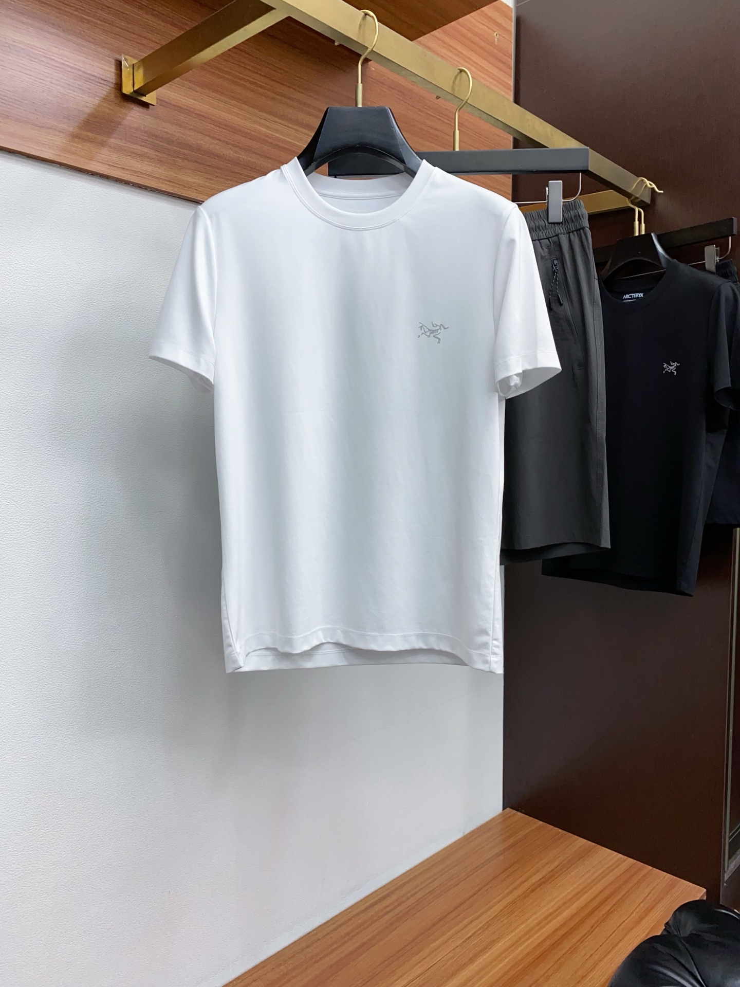 NO:442657,/Set Archaeoptera L-4xL Maximum wearable (catties 2025 Spring and Summer New Style, Latest Casual Shorts. Original Pants Style Top Body is Casual and versatile, casual and lazy, high-end custom imported quick-drying fabric, customized craftsmanship, and full of comfort. Short-sleeved custom 80 double mercerized fabric, high-end and atmospheric, does the summer taste have? First choice.,arc'teryx, shorts, T-shirt, alexander wang19860909/套 始祖鸟 L-4xL 最大可穿（斤2025春夏季新款,最新休闲短裤.原版裤型上身休闲百搭、随性慵懒范,高级定制进口速干面料,订制工艺 舒适感爆棚.短袖定制80支双丝光面料 高端大气,夏天的味道有没有,首选 .,arc'teryx,shorts,T-shirt,alexander wang,Men's clothing