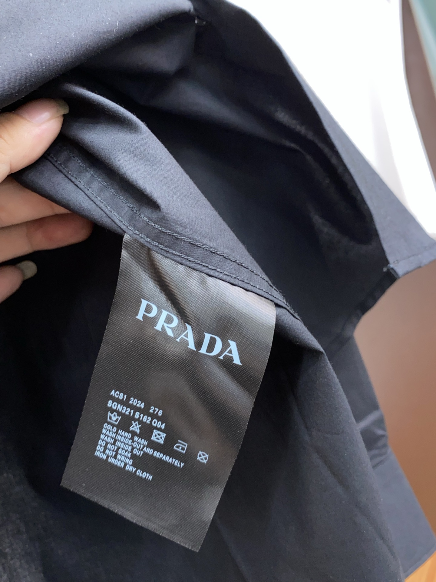  普拉达 新款男士衬衫！商务休闲修身款长袖衬衣！ 宜商务 宜休闲！早秋限量新款，都市商务气质款！ 衬衫的