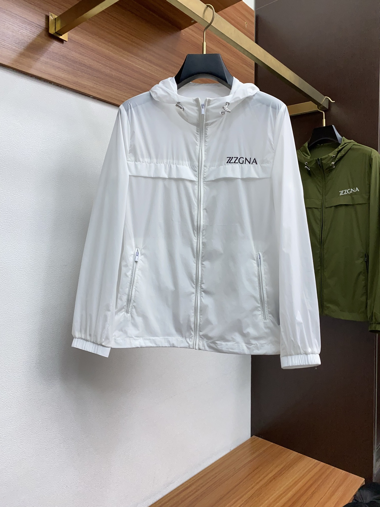 “Genia 2025 Sunscreen Jacket: Classic Tromo Design, Black Size 48-56” - 图片 1