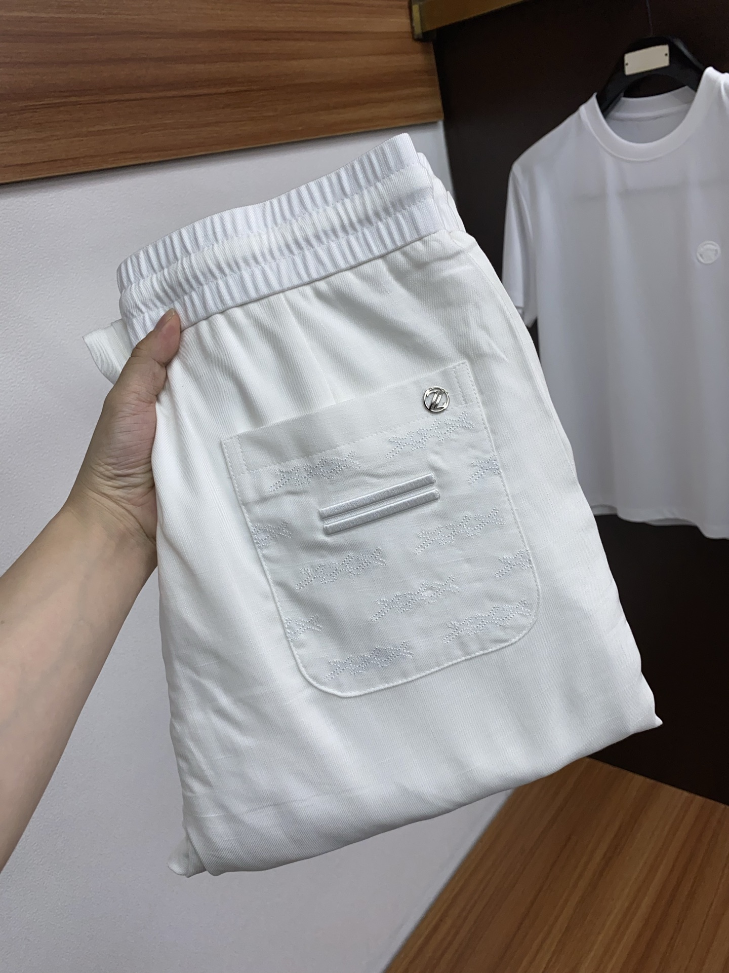 NO:448438,New in summer, high-order light luxury casual, Tennis fabric, non-scalding and anti-wrinkle # white, Size: -,,alexander wang19860909夏季上新 高订轻奢休闲 天丝面料 免烫抗皱 # 白色 码数: -,,alexander wang,Men's clothing