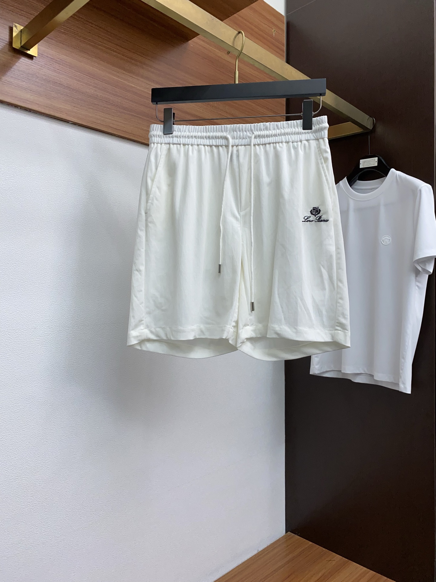 Elegant Women's Short Set by Loro Piana - Clean Cut, Urban Style 8 i1746245562270 1375 0 7