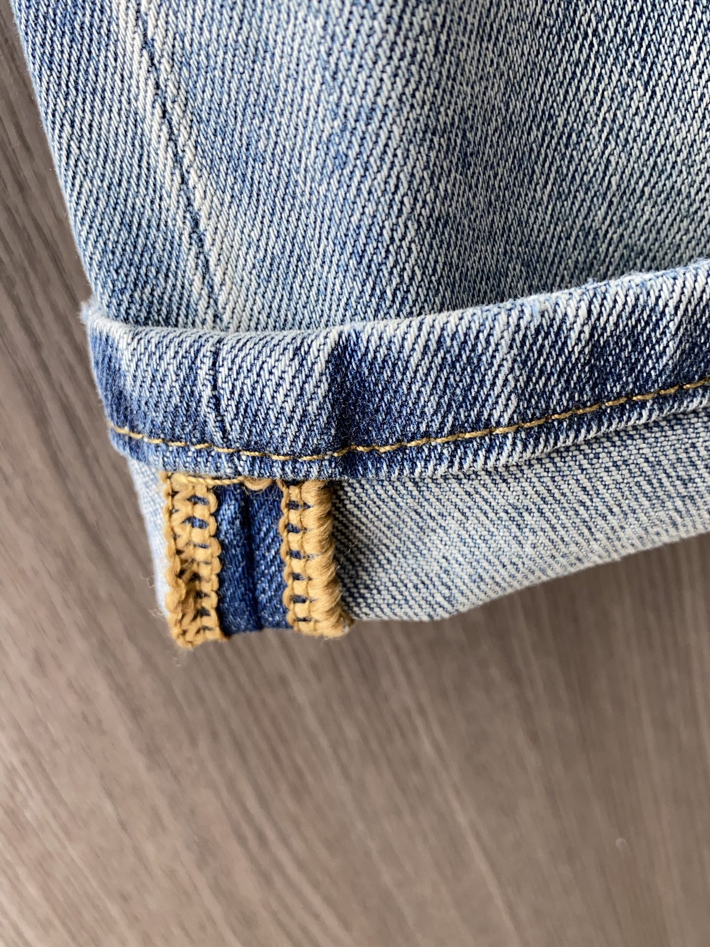 Louis Vuitton Spring/Summer New Loaf Jeans: Clean-Cut, Urban Style with High-End Quality - 图片 6