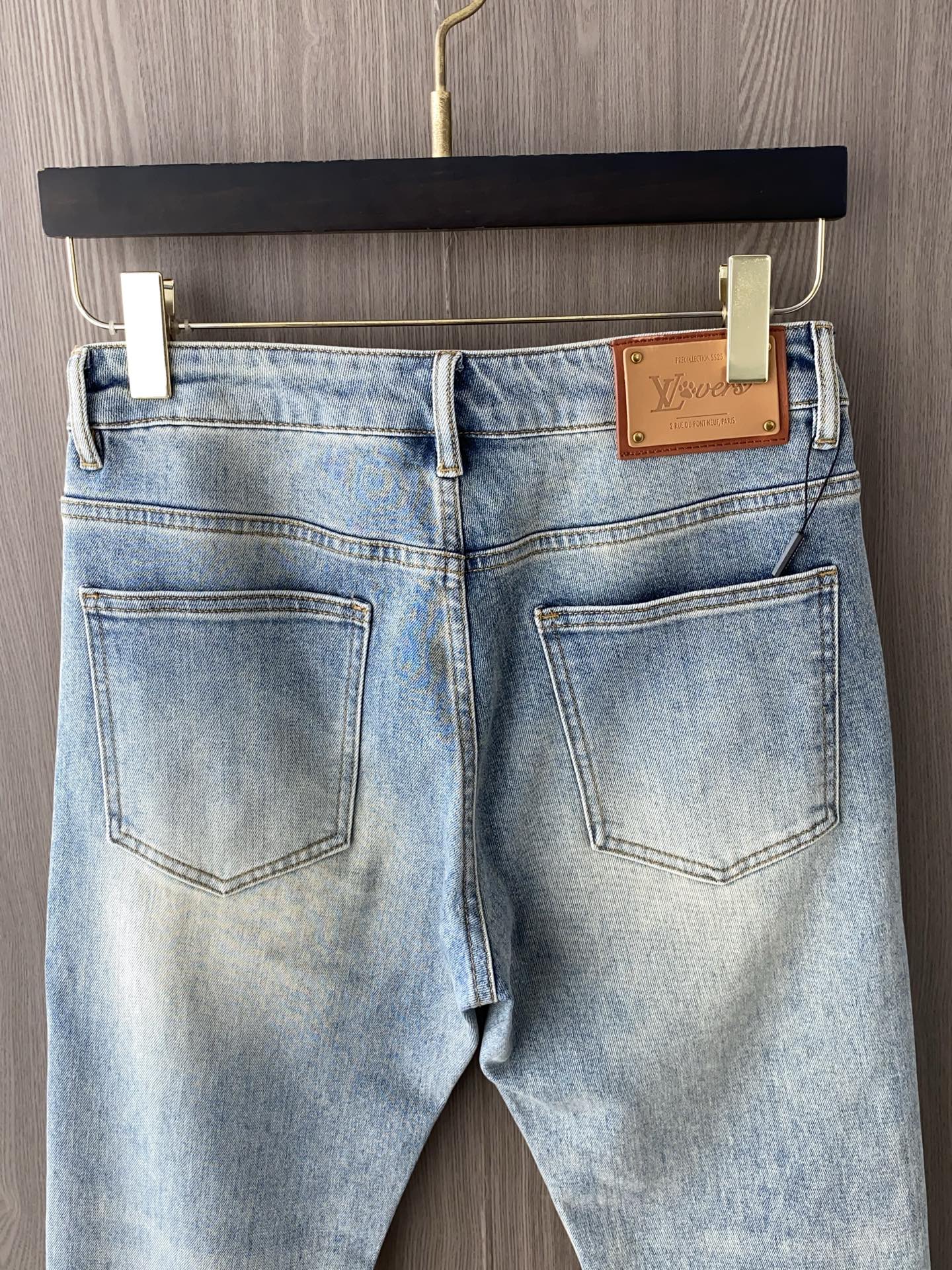 Louis Vuitton Spring/Summer New Loaf Jeans: Clean-Cut, Urban Style with High-End Quality - 图片 8