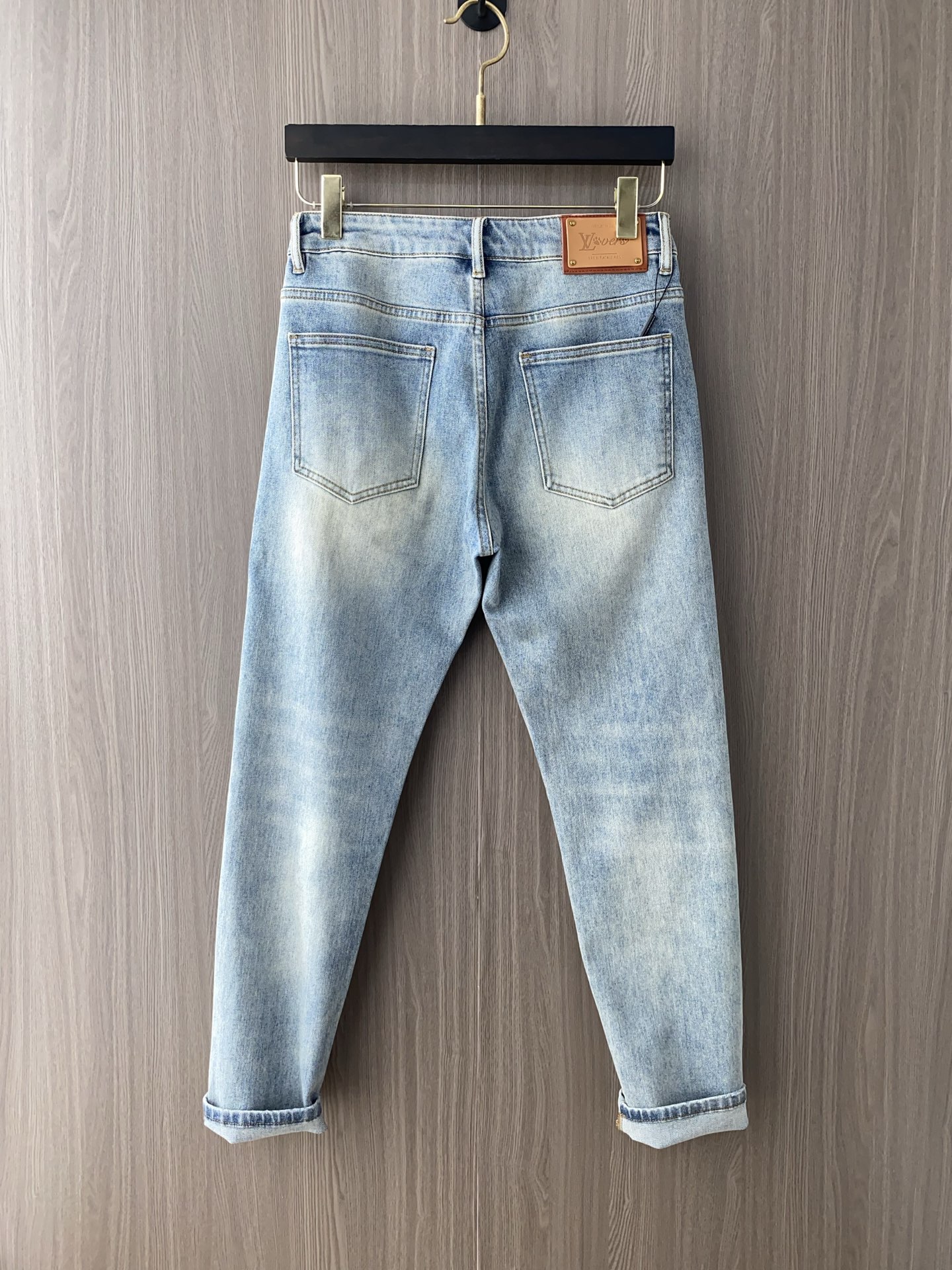 Louis Vuitton Spring/Summer New Loaf Jeans: Clean-Cut, Urban Style with High-End Quality - 图片 7