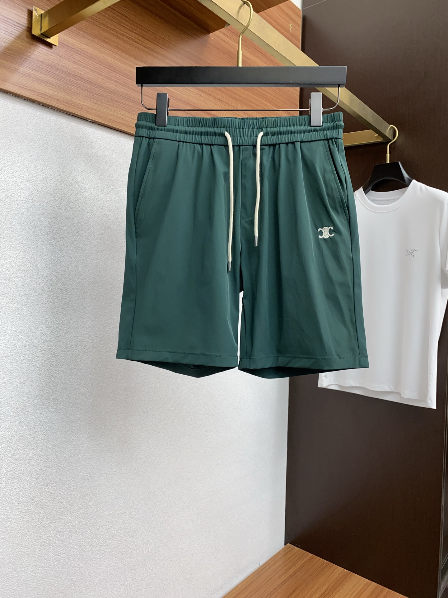 “Céline 2025 Summer New Edition Leisure Shorts: Fast-Dry Fabric, Tailor-Made Embroidery, High-End Comfort” - 图片 1