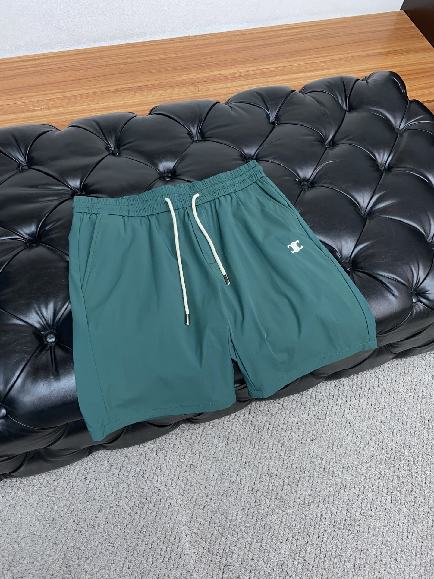 “Céline 2025 Summer New Edition Leisure Shorts: Fast-Dry Fabric, Tailor-Made Embroidery, High-End Comfort” - 图片 7